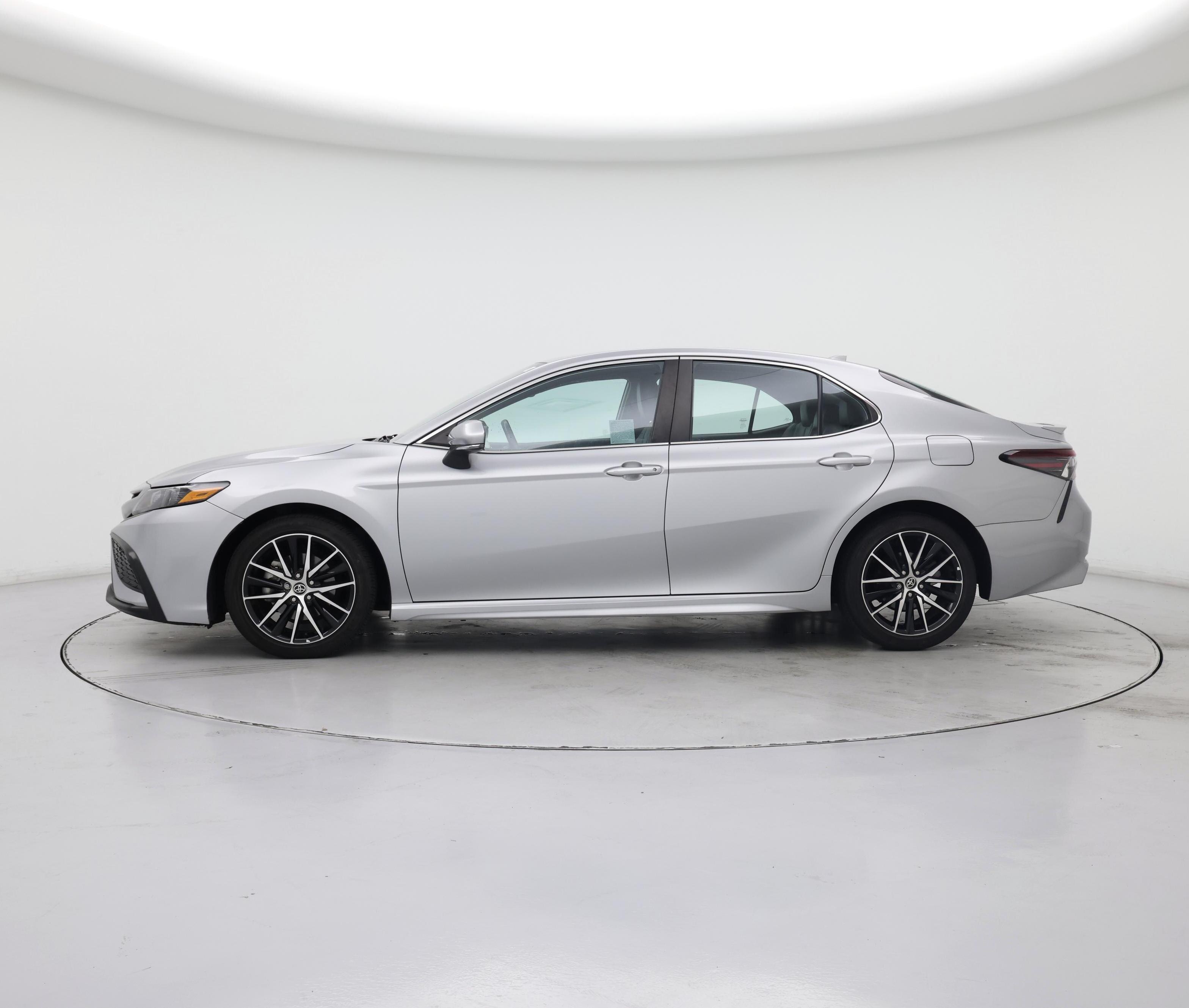 Thumbnail: 2022 Toyota Camry - 3