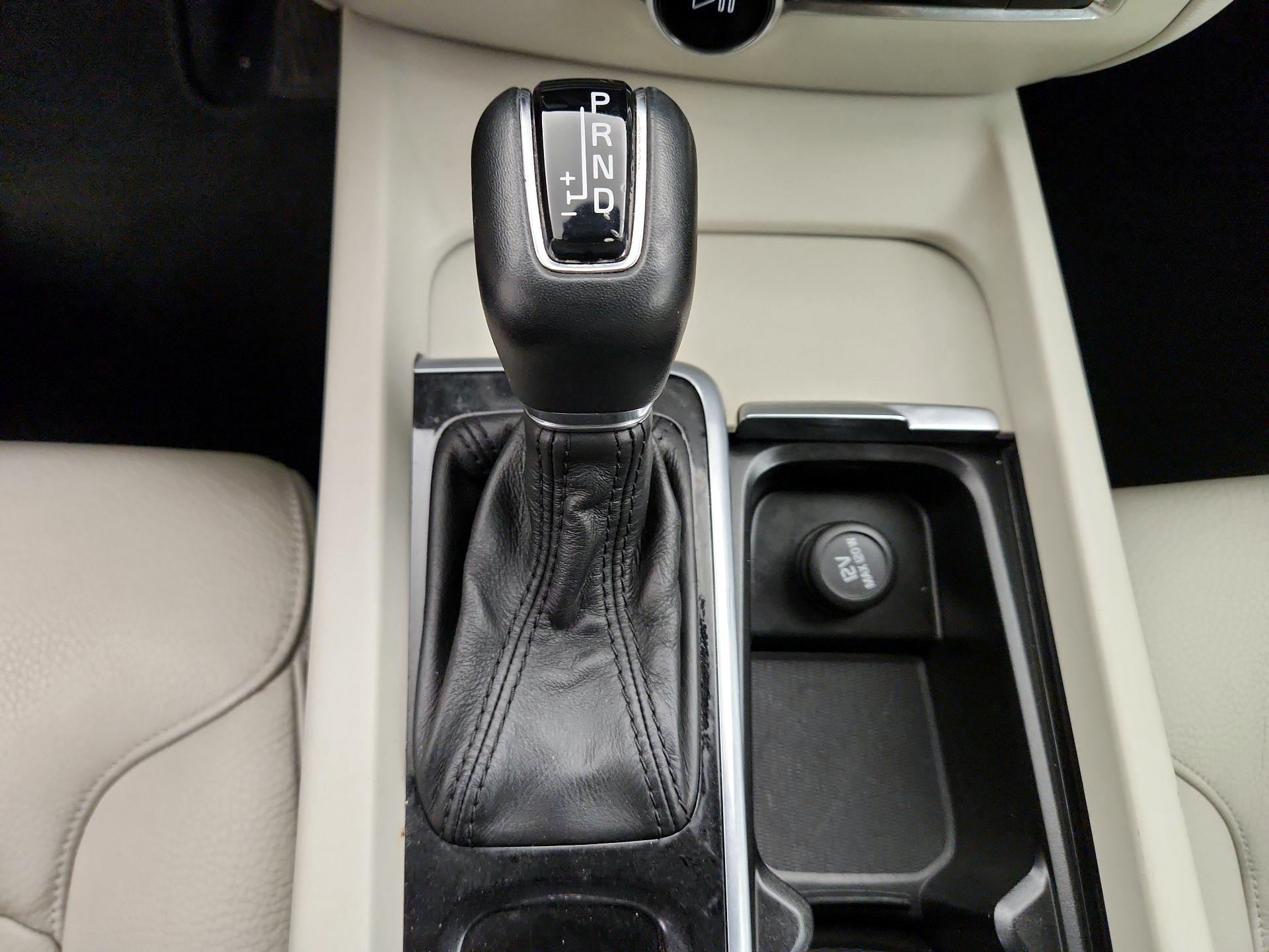 Thumbnail: 2020 Volvo S60 - 18