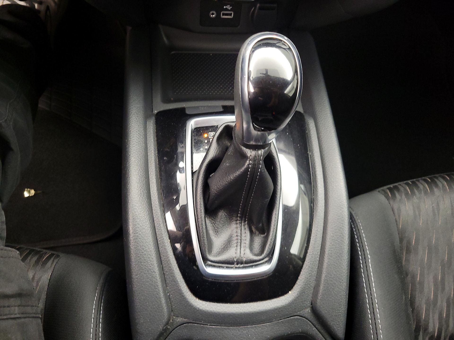 Thumbnail: 2018 Nissan Rogue - 16