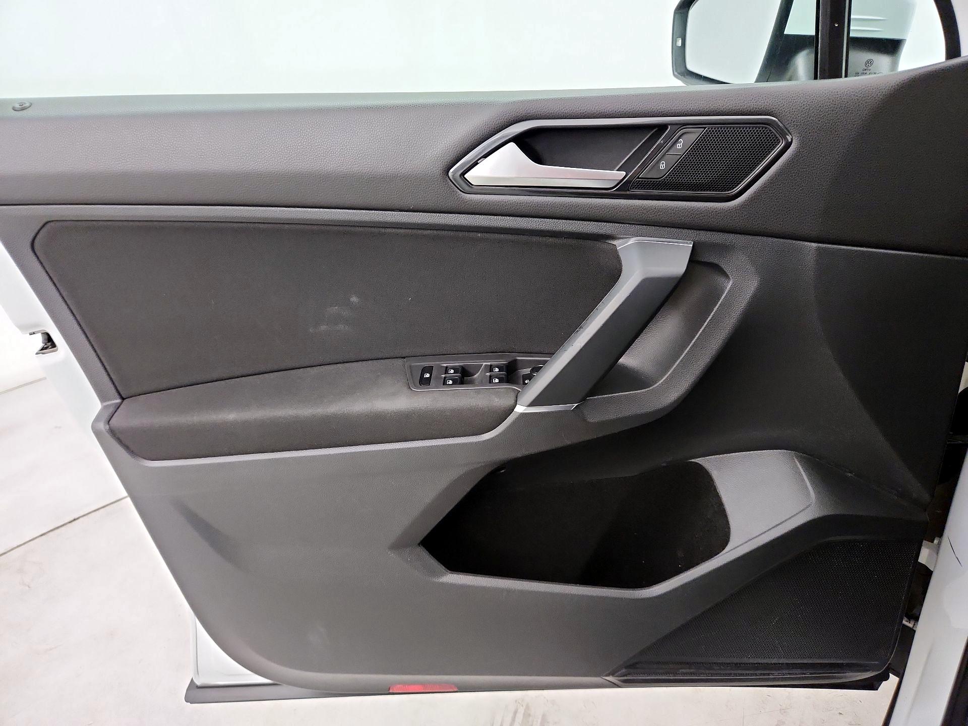 Thumbnail: 2018 Volkswagen Tiguan - 12