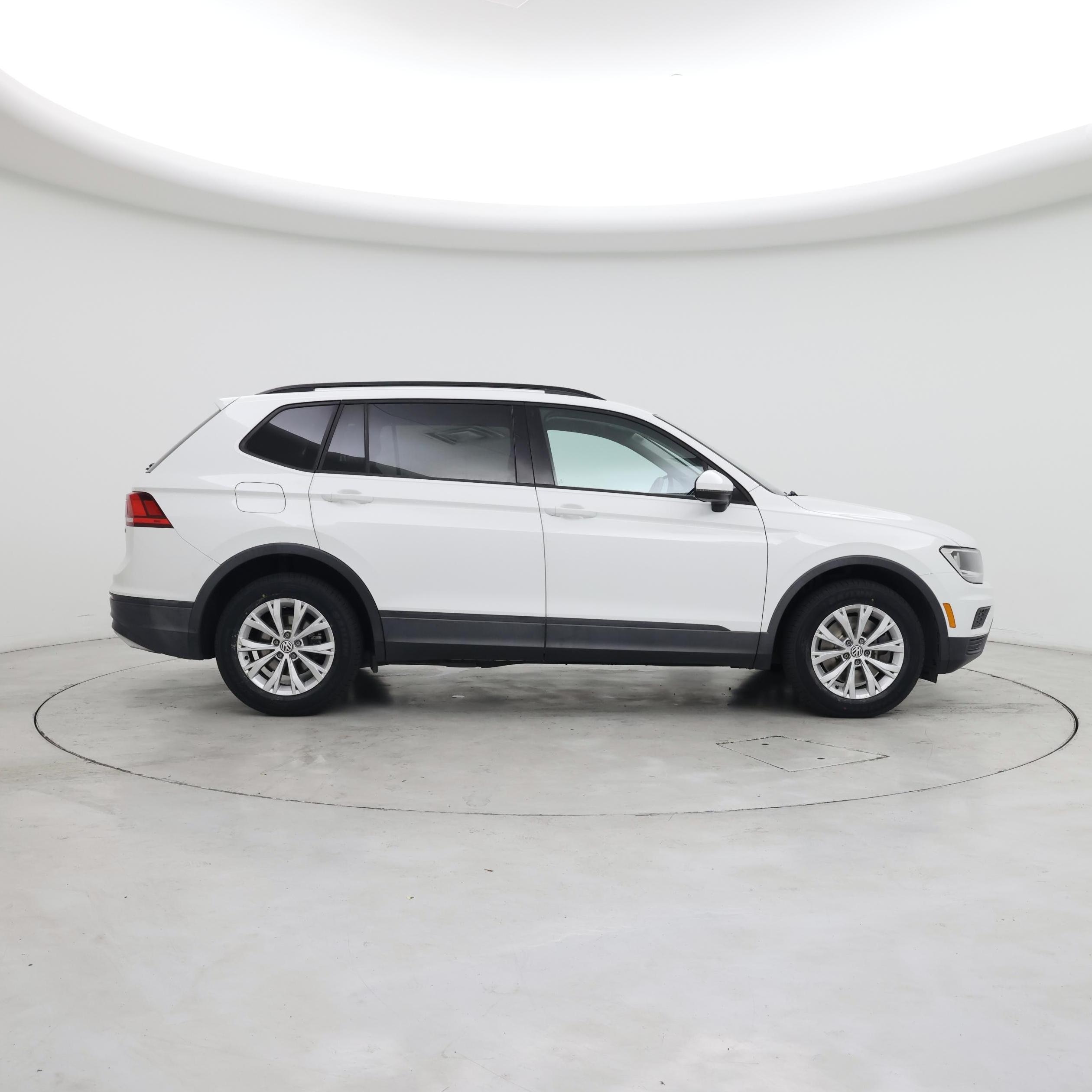 Thumbnail: 2018 Volkswagen Tiguan - 7