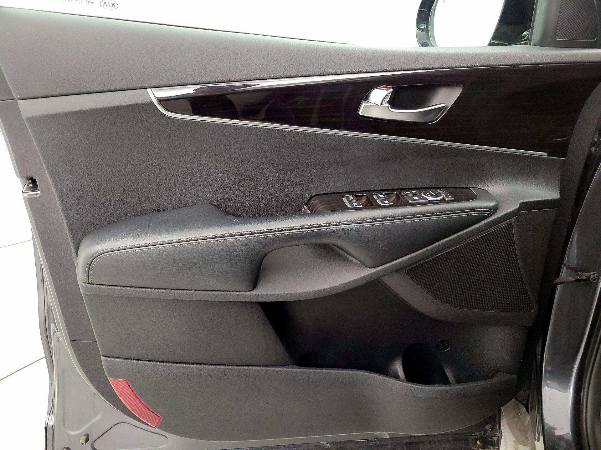 Thumbnail: 2020 Kia Sorento - 12