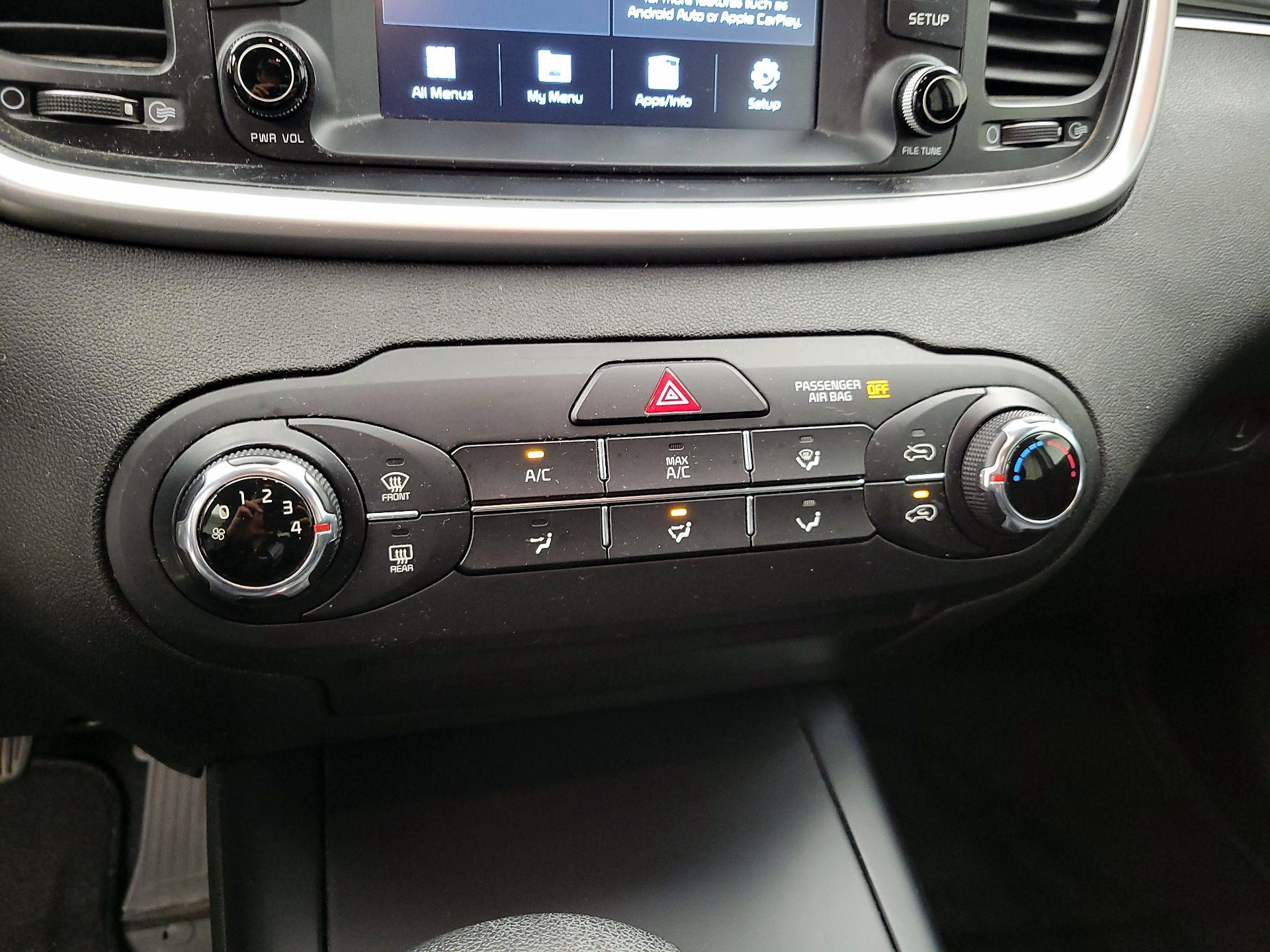 Thumbnail: 2020 Kia Sorento - 16