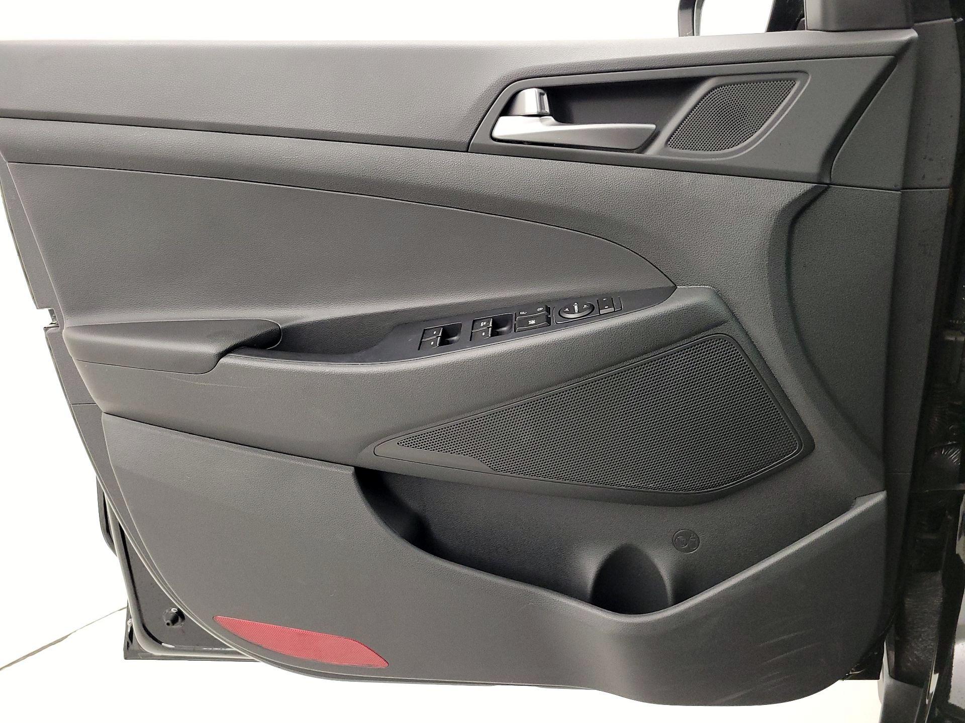 Thumbnail: 2016 Hyundai Tucson - 12