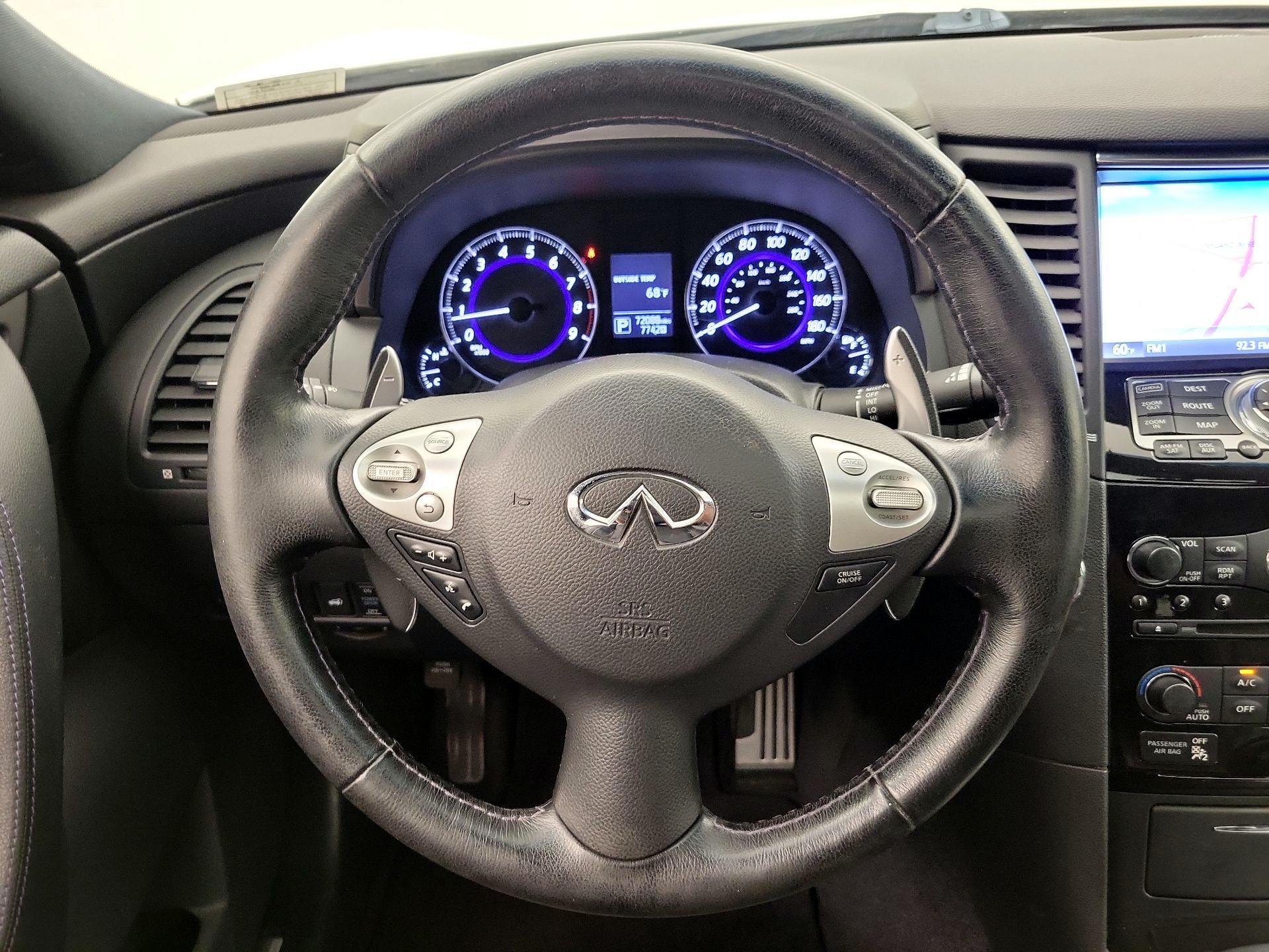 Thumbnail: 2017 INFINITI QX70 - 10