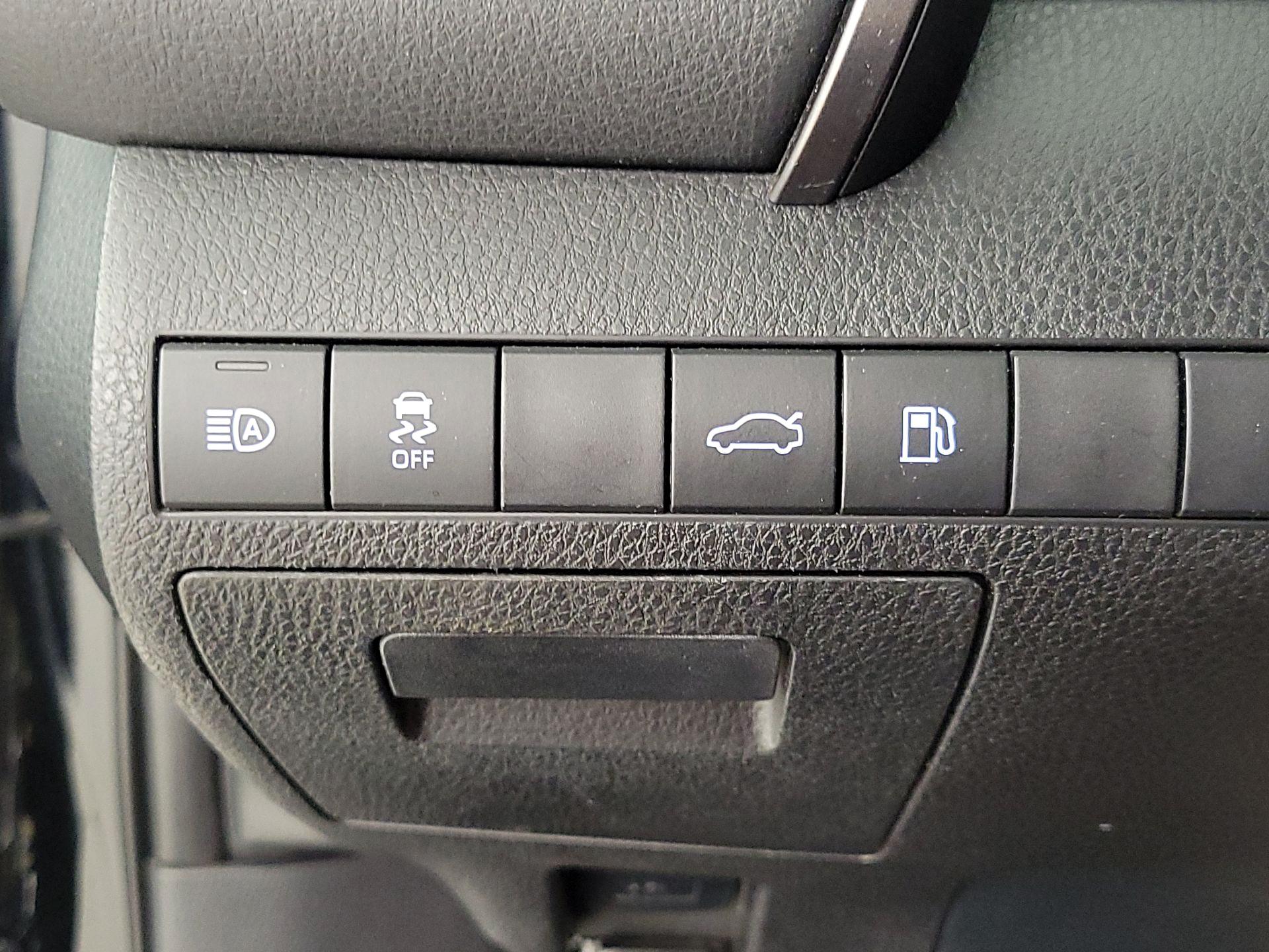 Thumbnail: 2018 Toyota Camry - 13