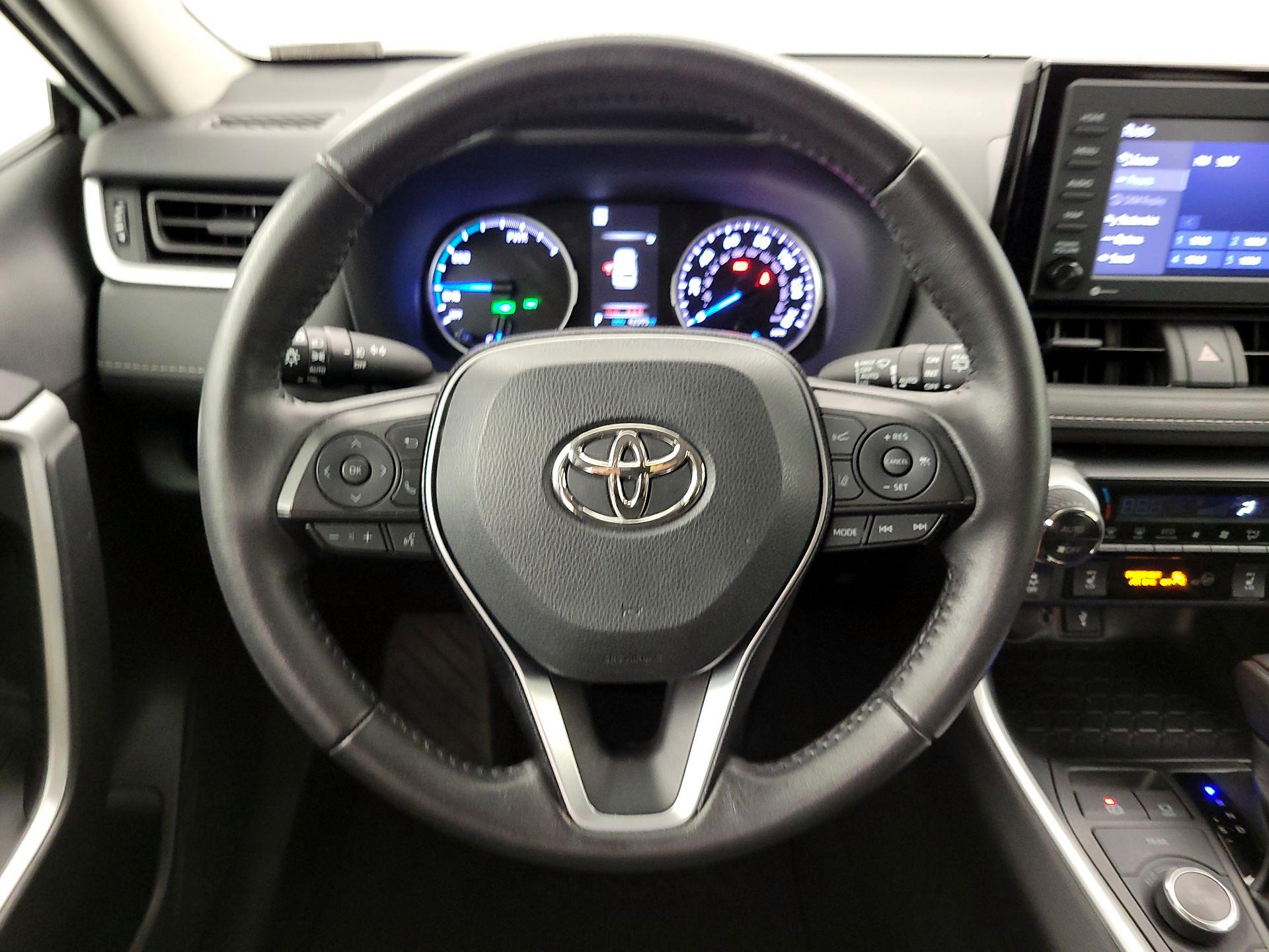 Thumbnail: 2021 Toyota RAV4 - 10