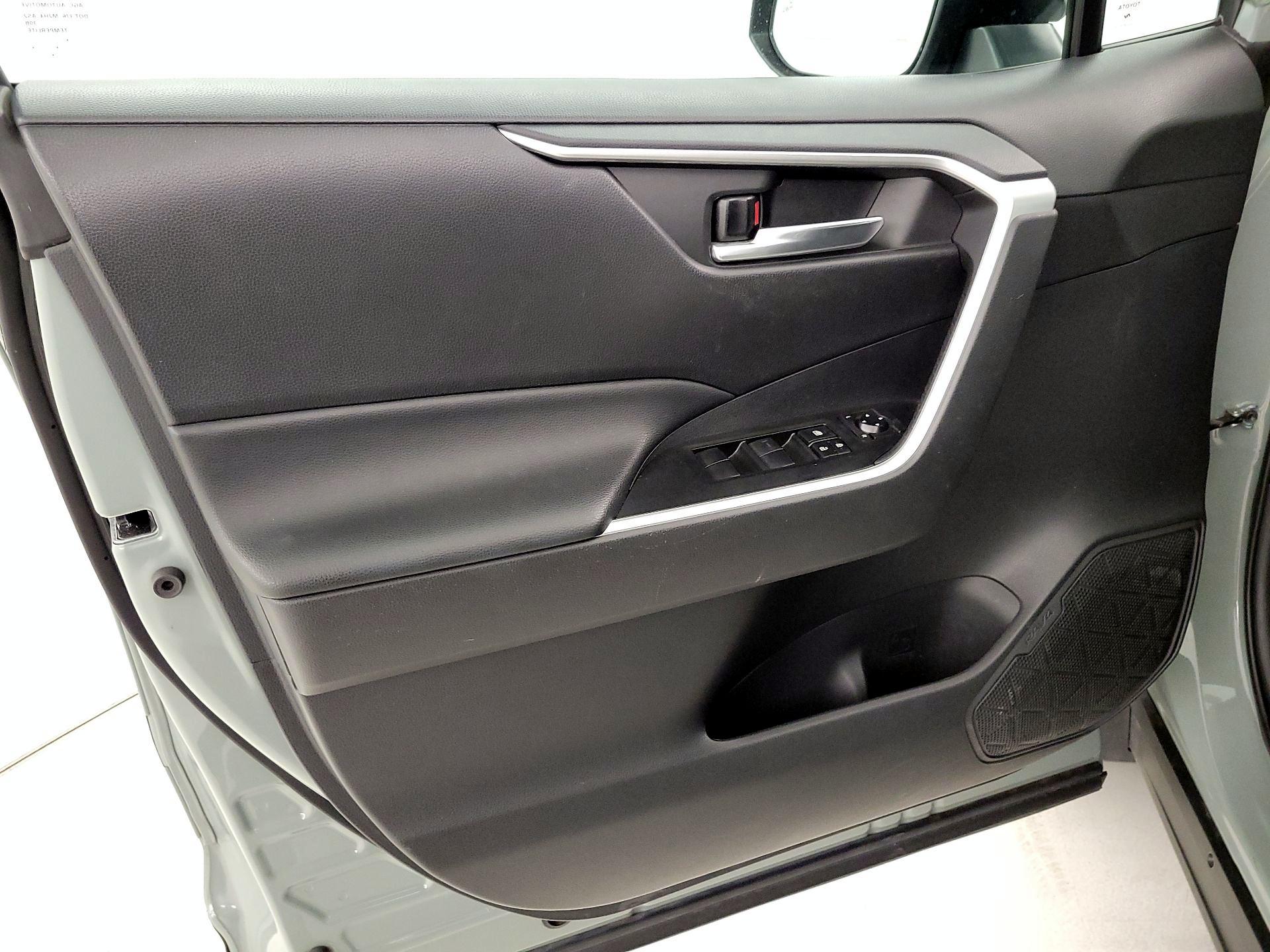 Thumbnail: 2021 Toyota RAV4 - 12