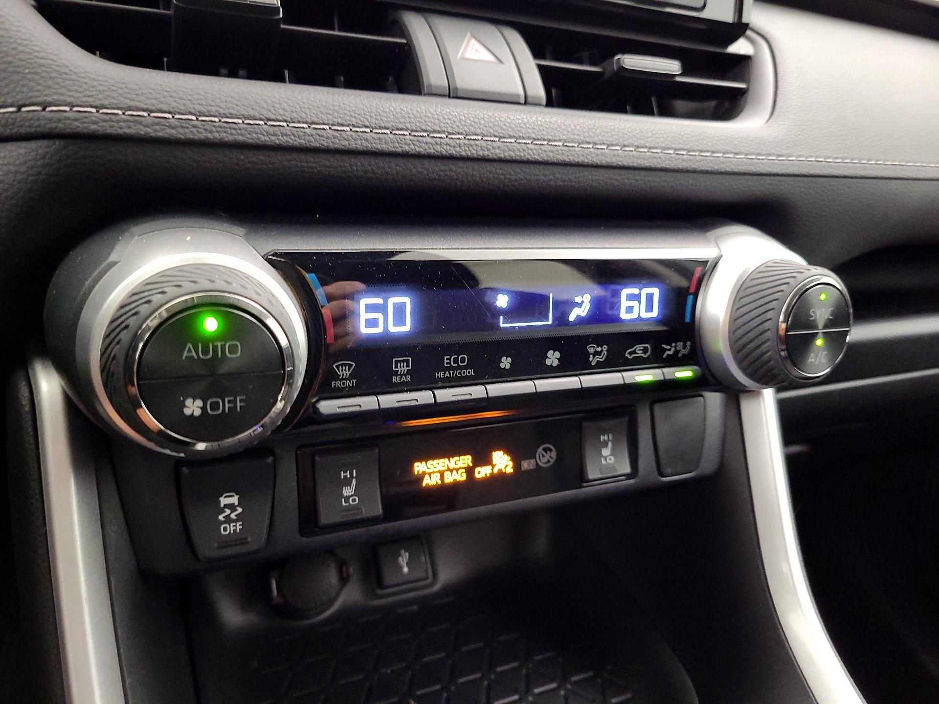 Thumbnail: 2021 Toyota RAV4 - 16