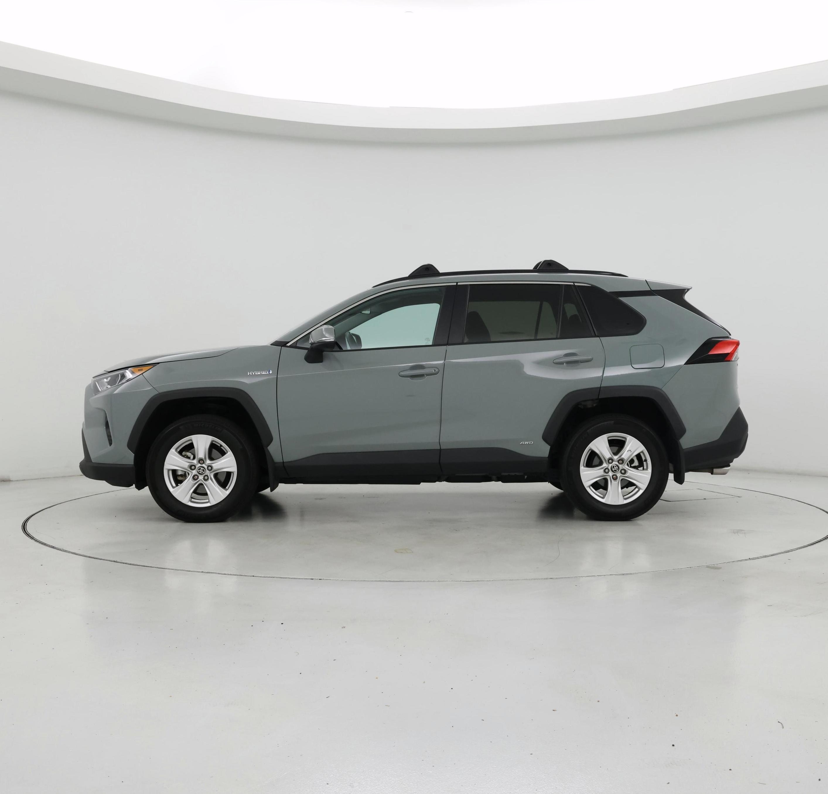 Thumbnail: 2021 Toyota RAV4 - 3
