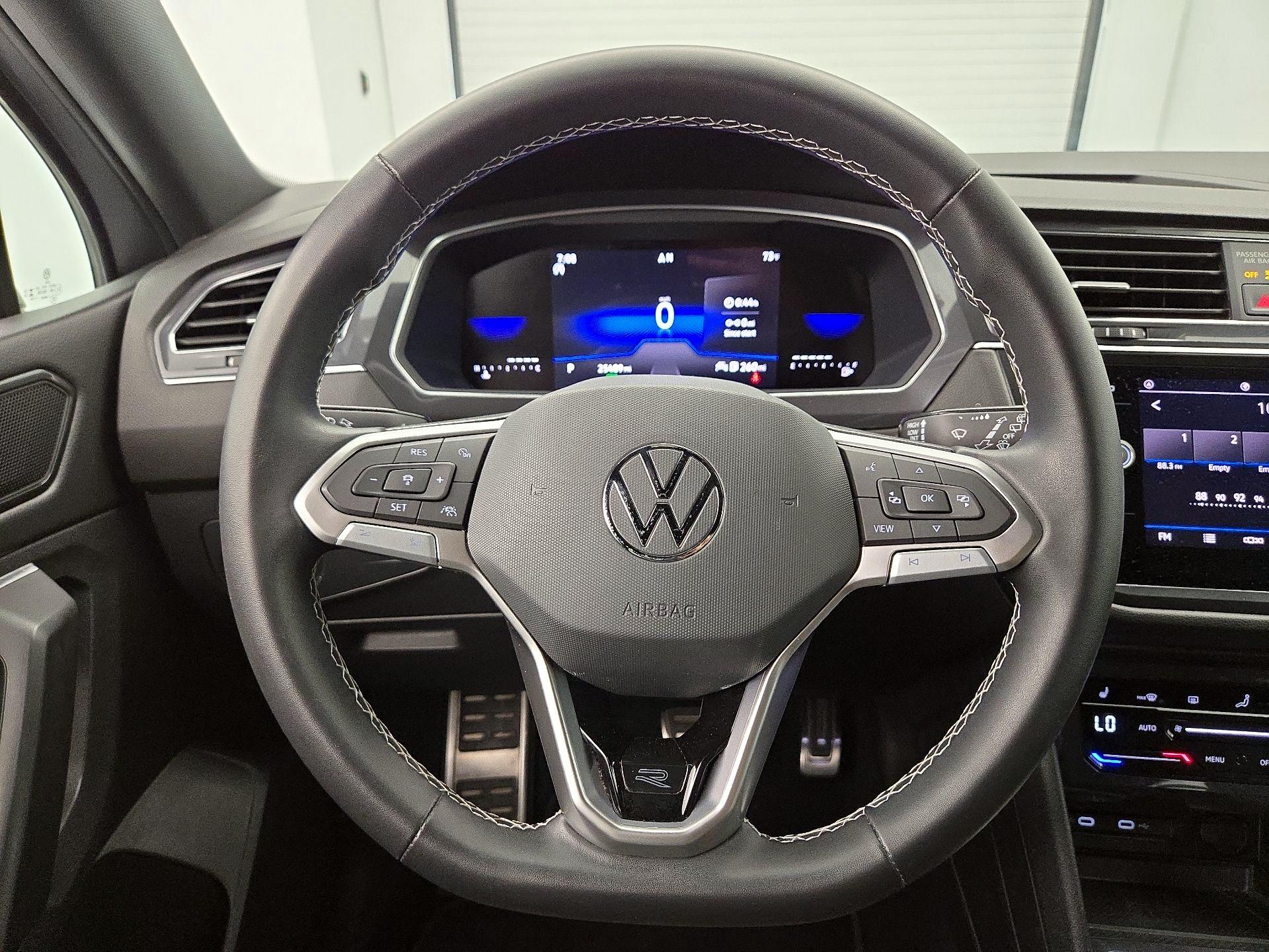 Thumbnail: 2023 Volkswagen Tiguan - 10