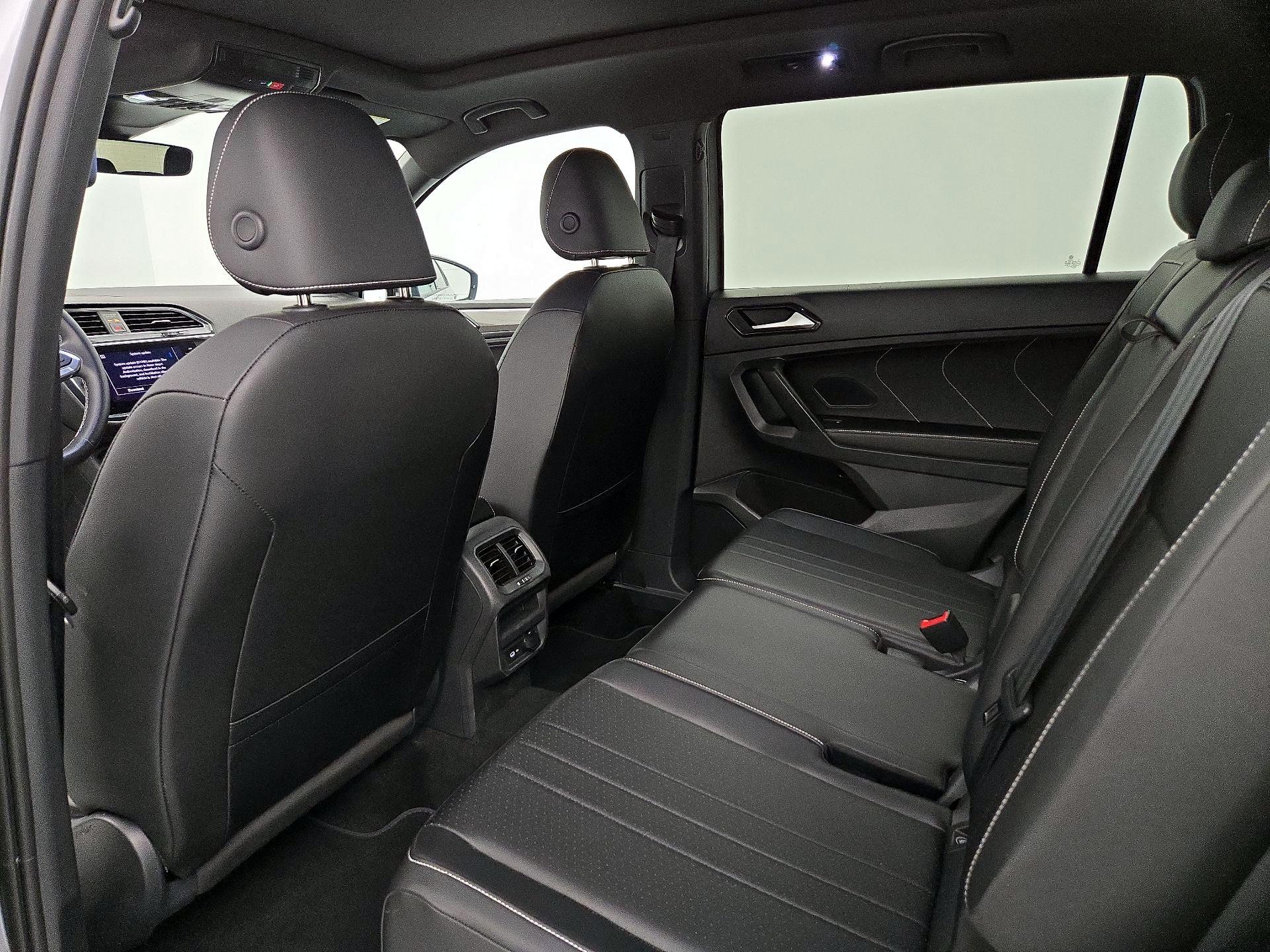Thumbnail: 2023 Volkswagen Tiguan - 20