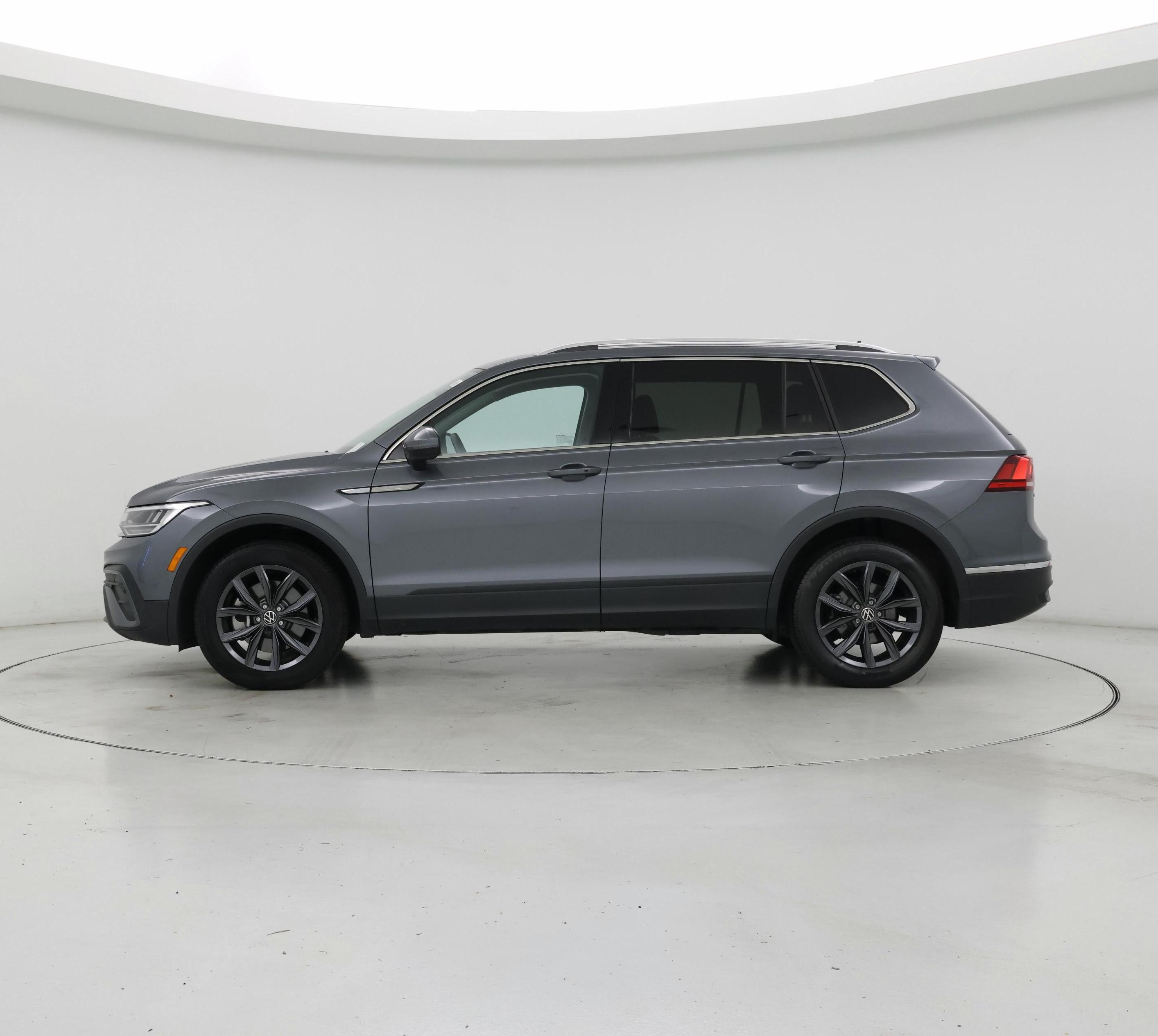 Thumbnail: 2022 Volkswagen Tiguan - 3
