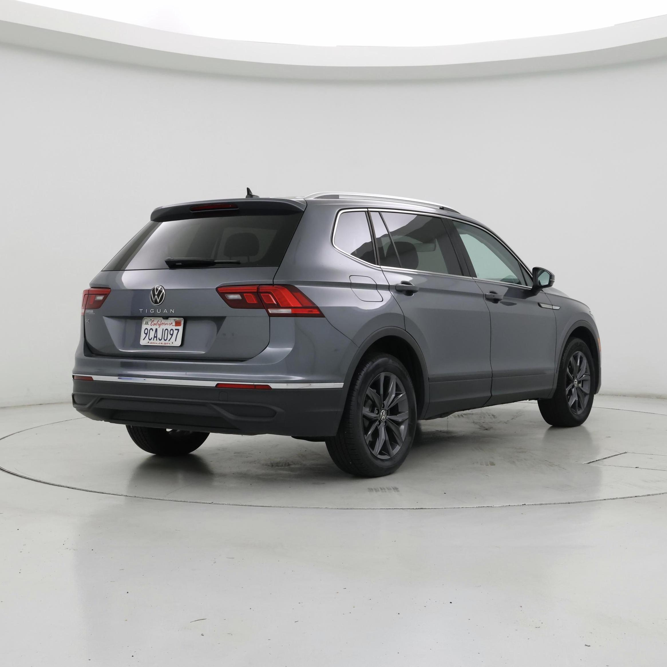 Thumbnail: 2022 Volkswagen Tiguan - 8