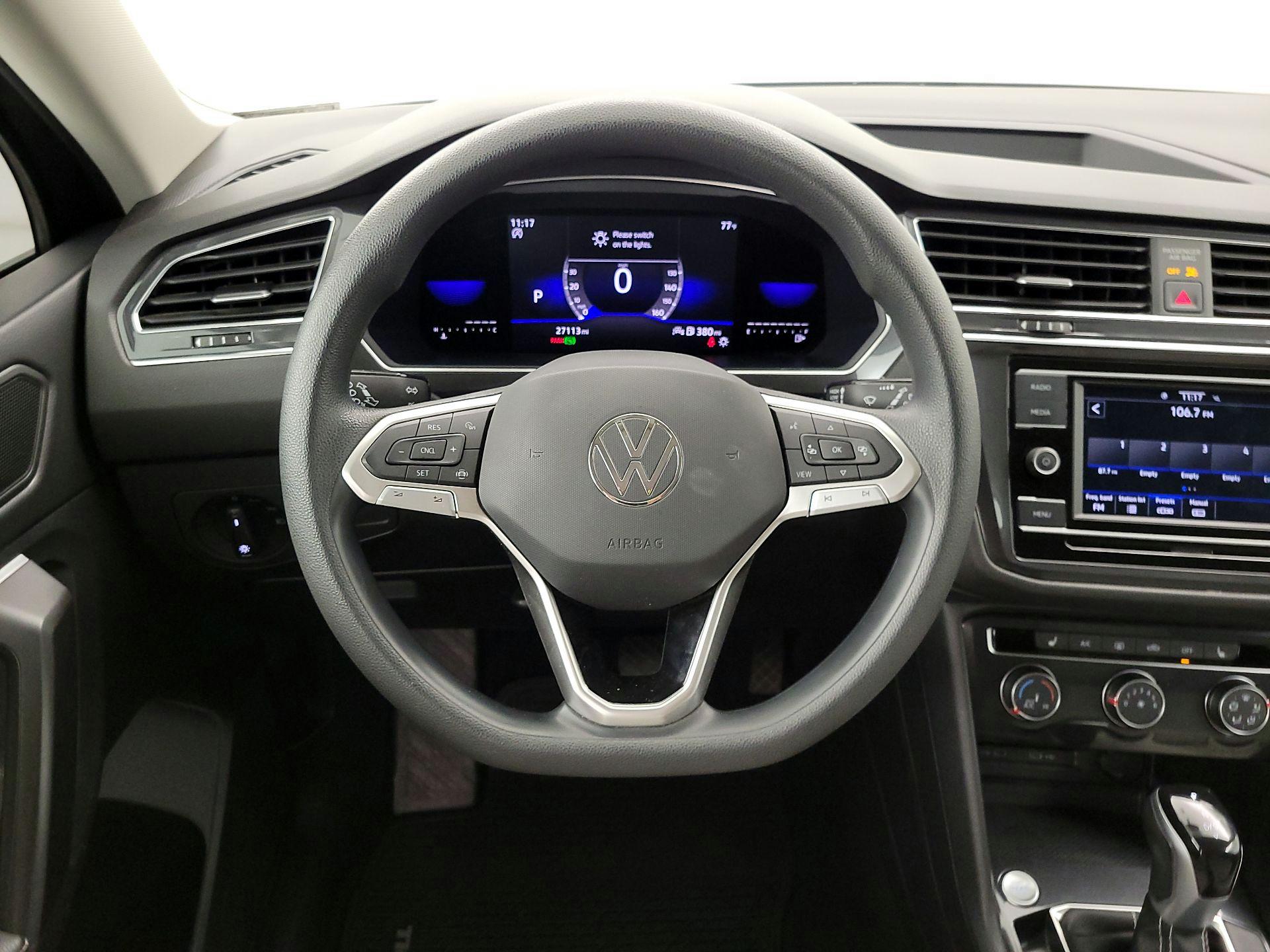 Thumbnail: 2022 Volkswagen Tiguan - 10