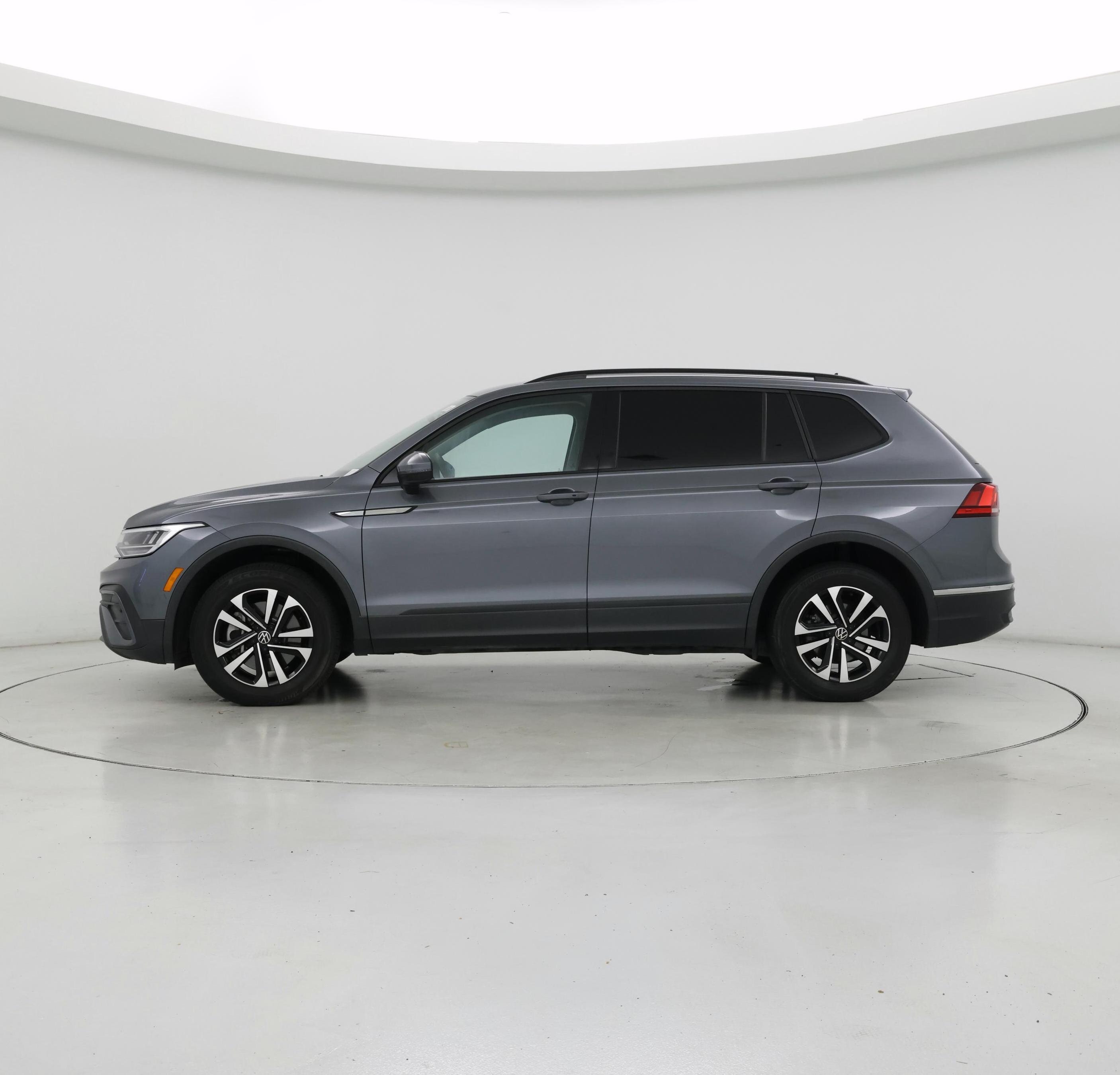 Thumbnail: 2022 Volkswagen Tiguan - 3