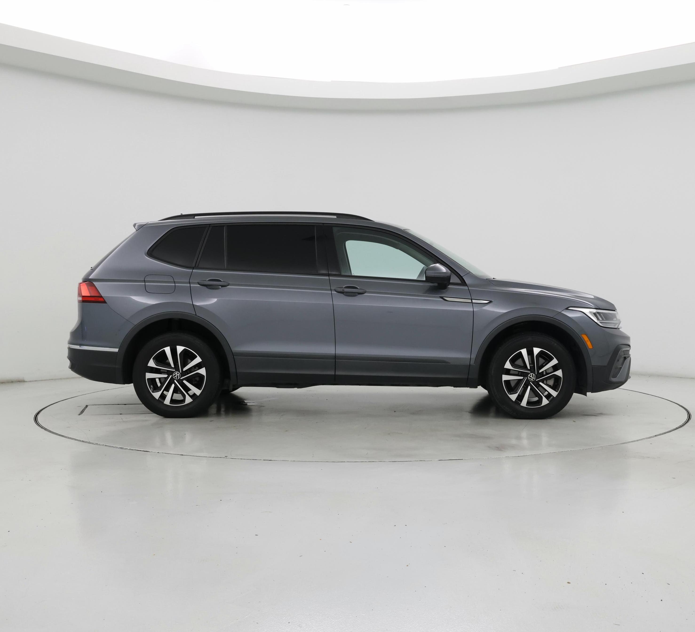 Thumbnail: 2022 Volkswagen Tiguan - 7