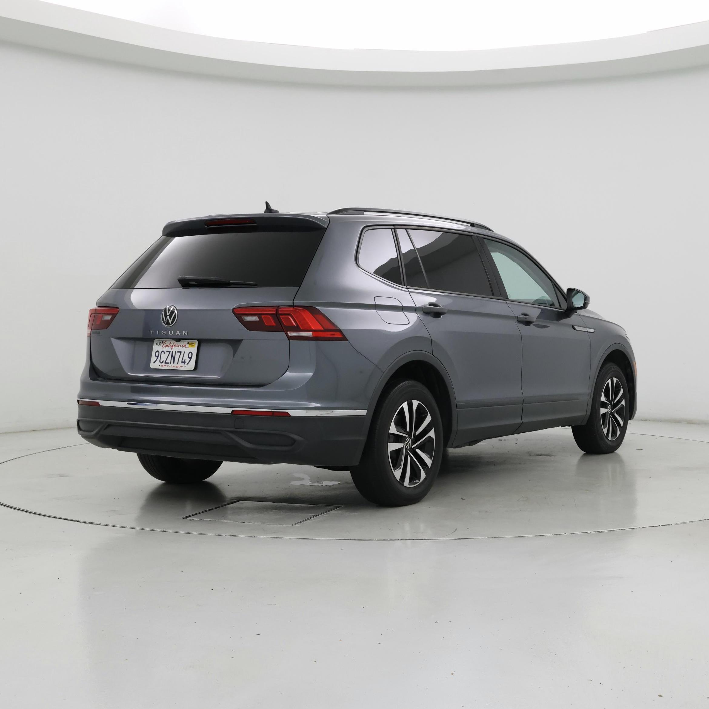 Thumbnail: 2022 Volkswagen Tiguan - 8