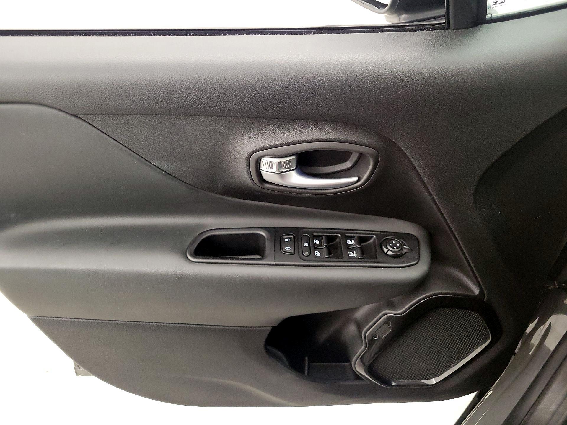 Thumbnail: 2019 Jeep Renegade - 12