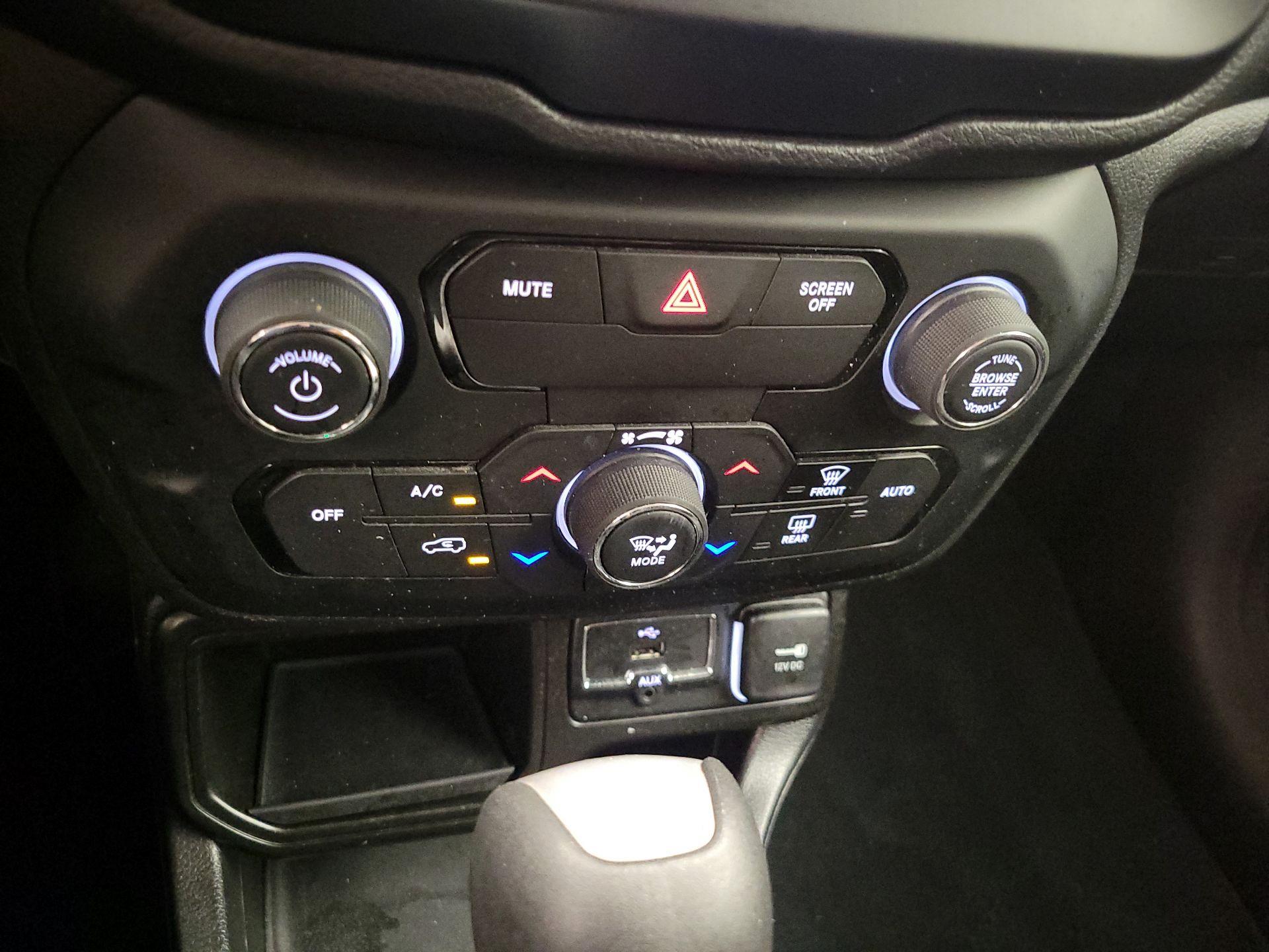 Thumbnail: 2019 Jeep Renegade - 15