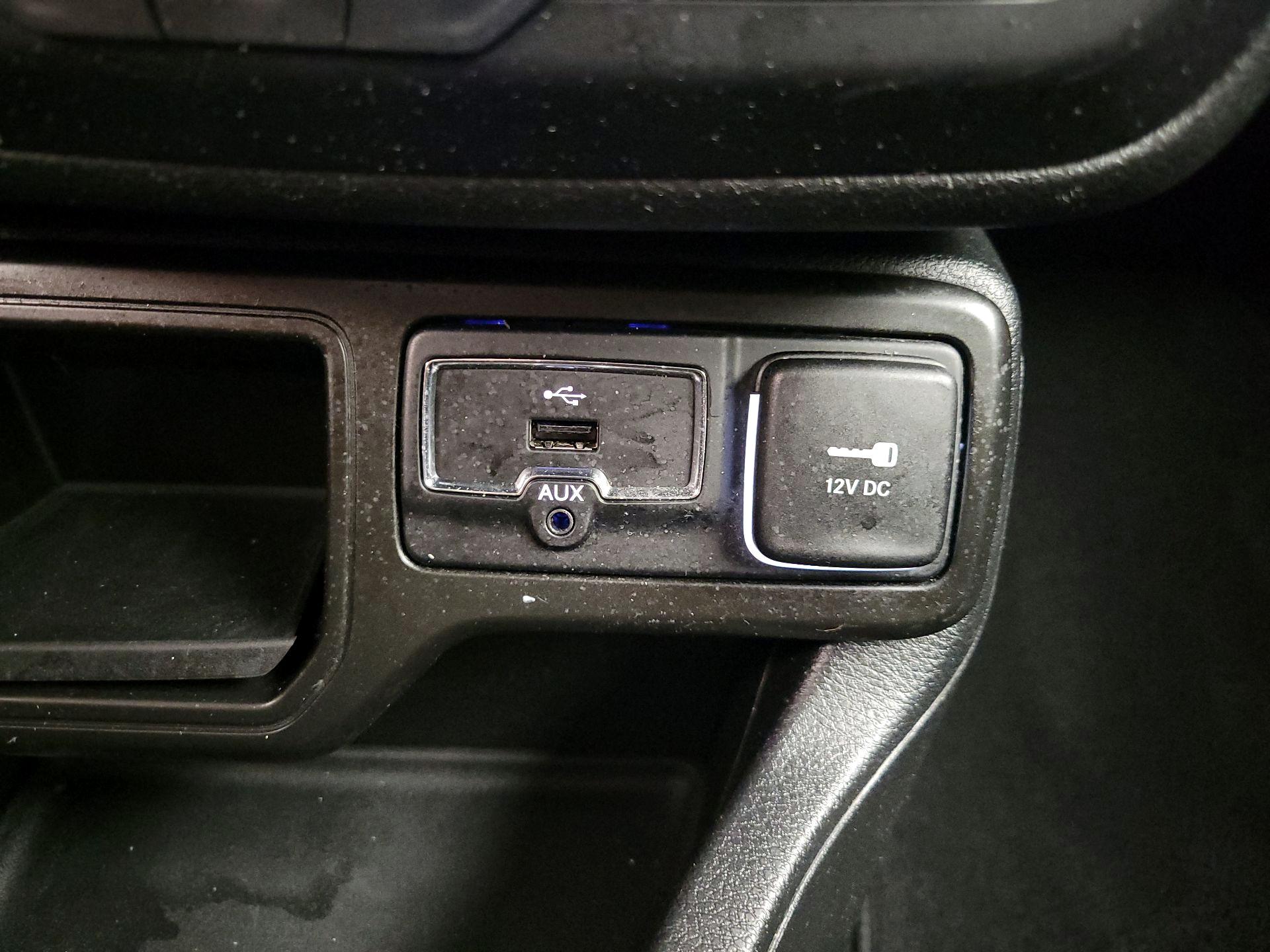 Thumbnail: 2019 Jeep Renegade - 17