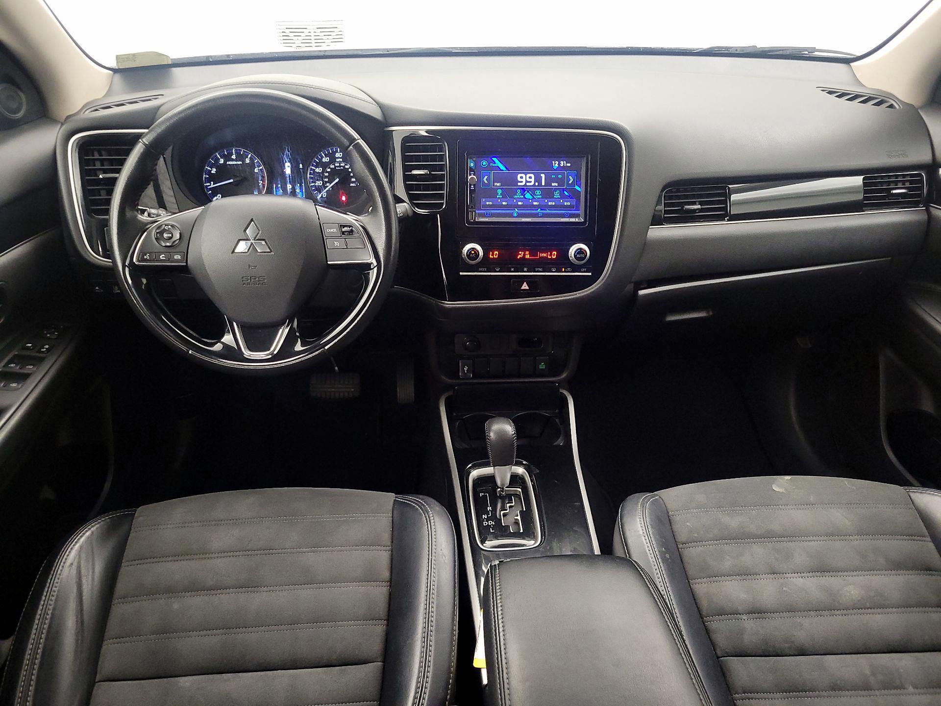 Thumbnail: 2020 Mitsubishi Outlander - 9