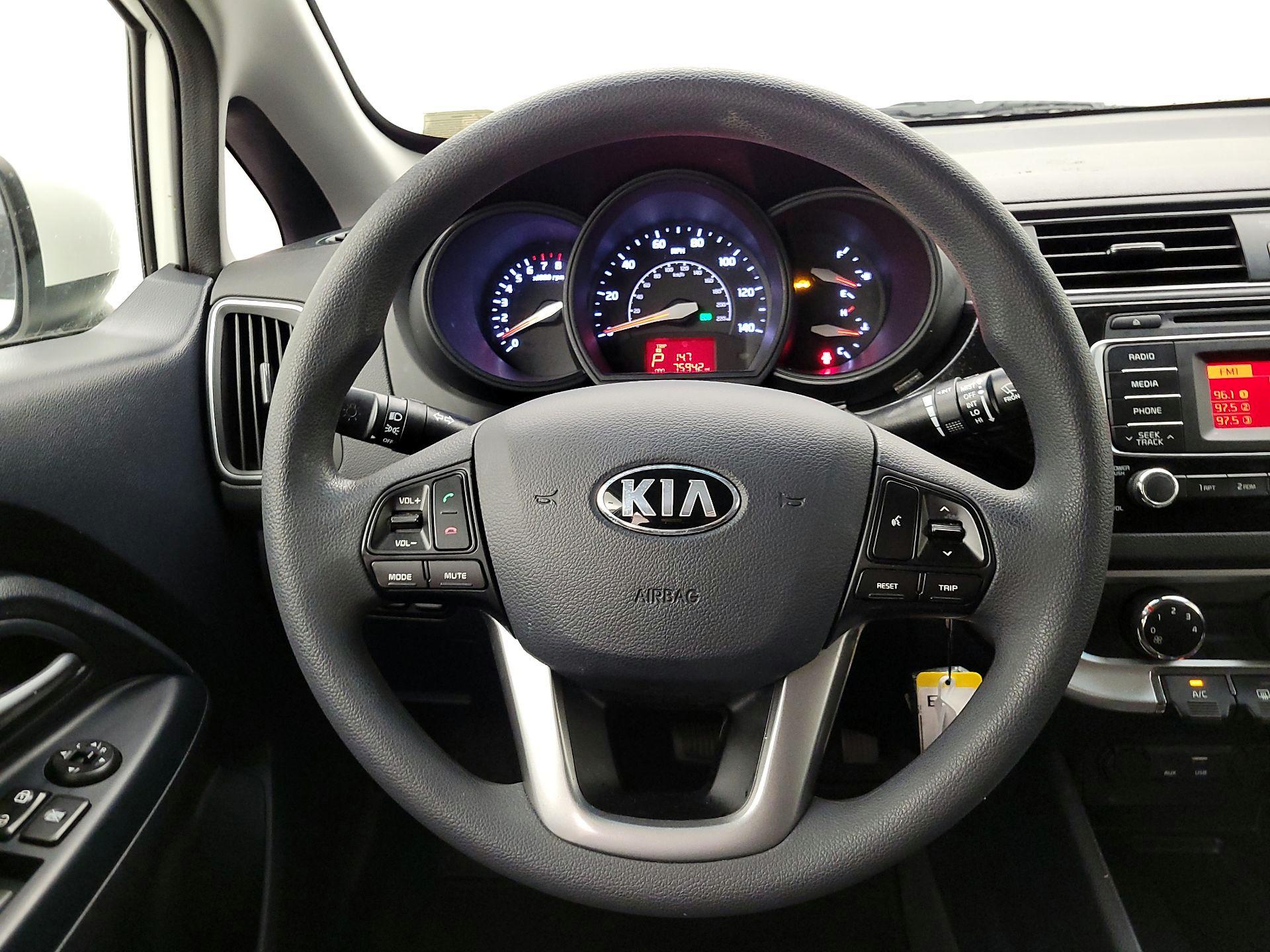 Thumbnail: 2016 Kia Rio - 10