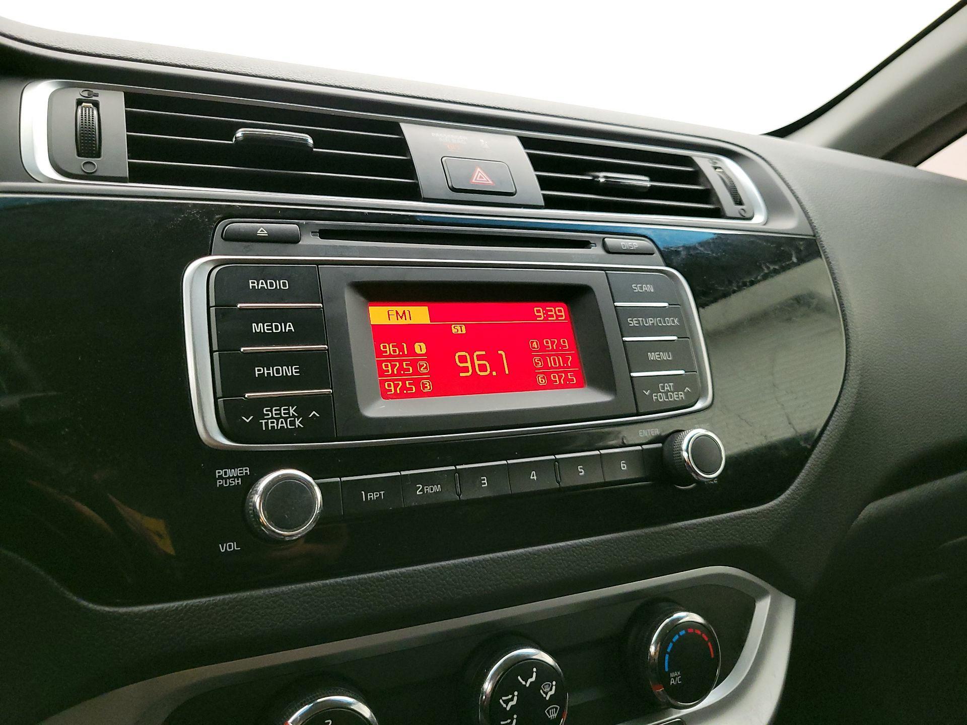 Thumbnail: 2016 Kia Rio - 14