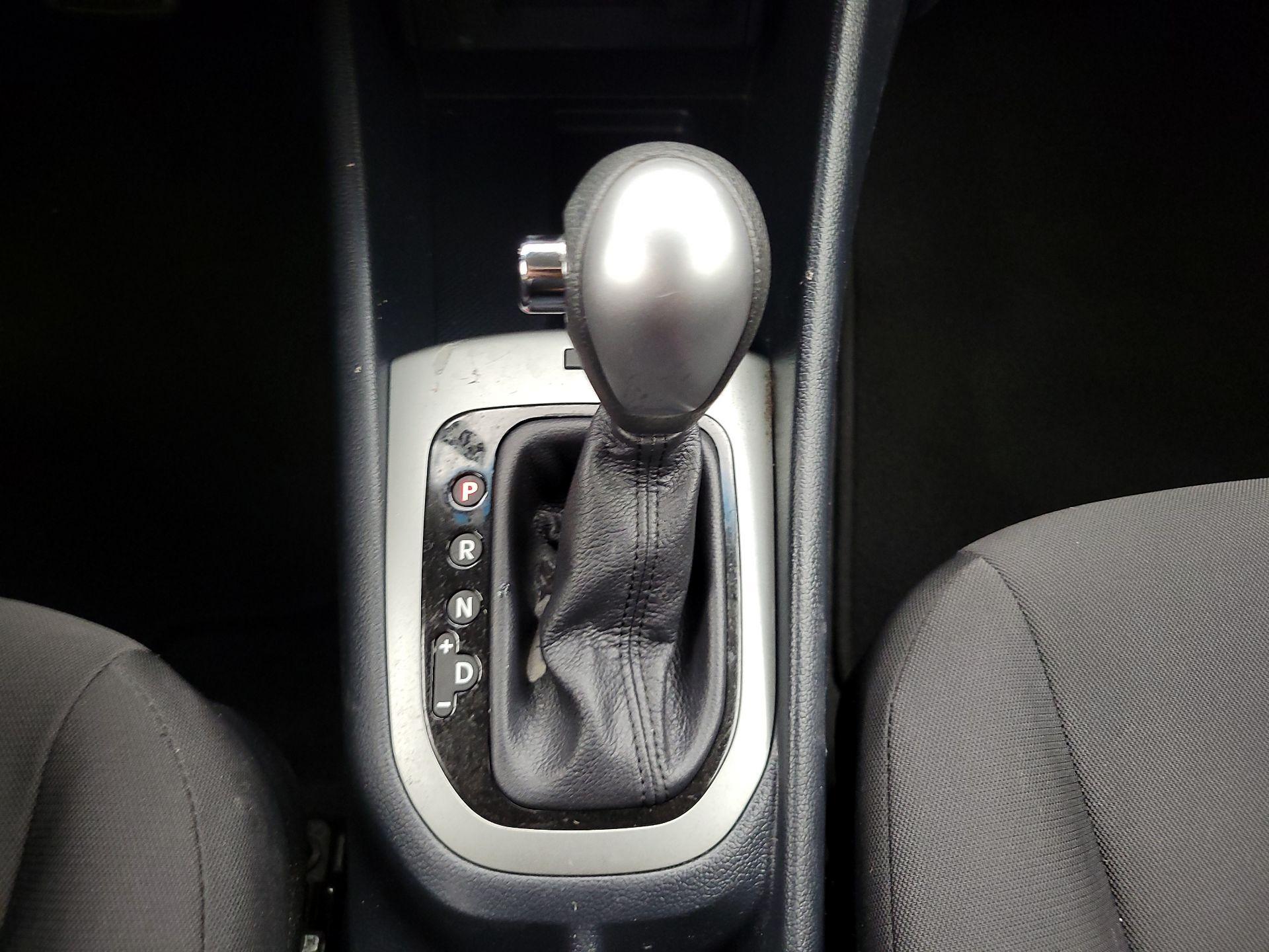 Thumbnail: 2016 Kia Rio - 16