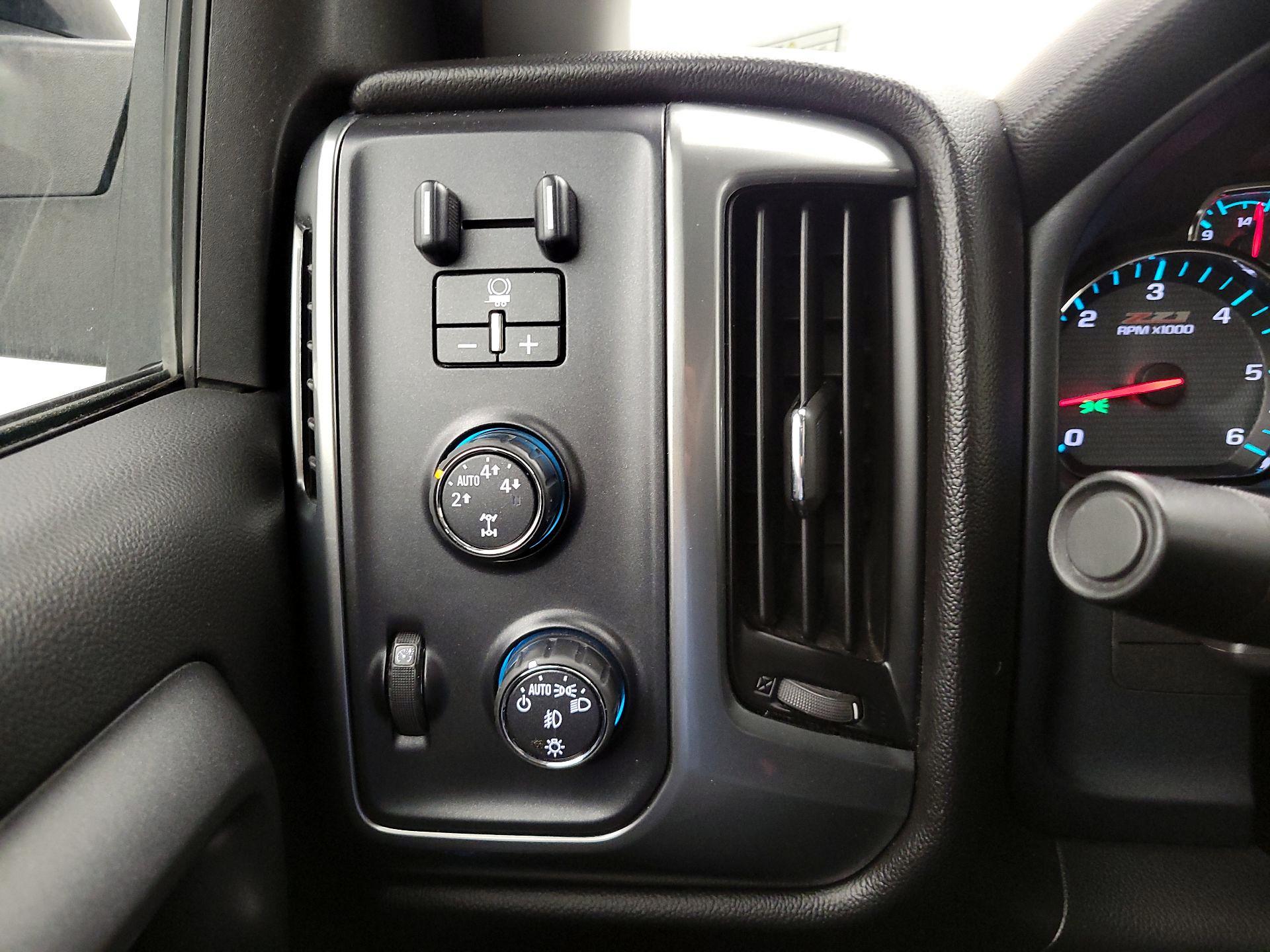 Thumbnail: 2016 Chevrolet Silverado 1500 - 13