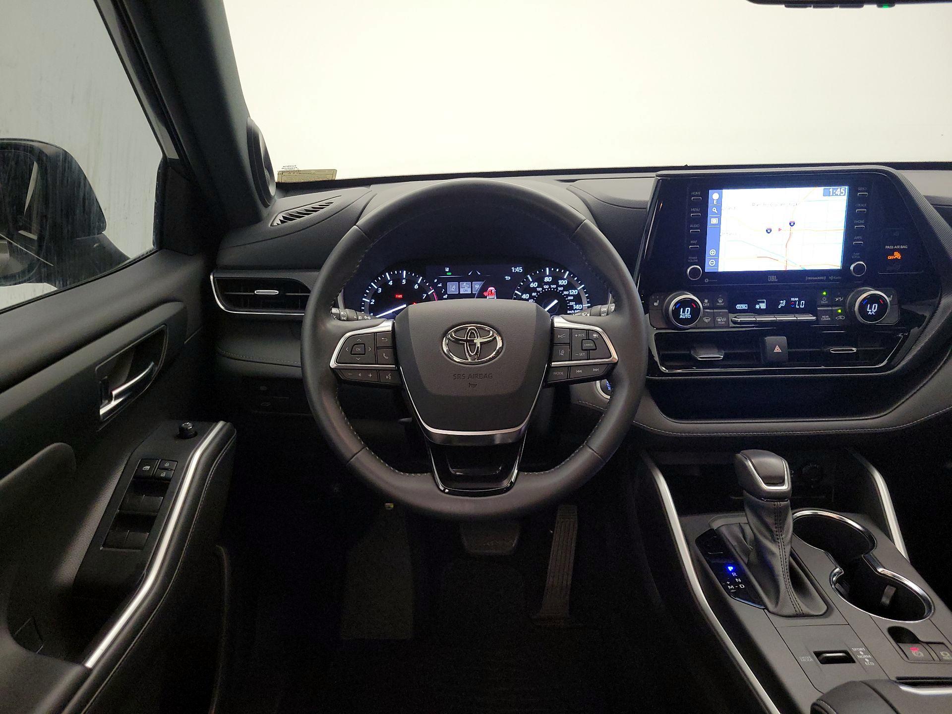 Thumbnail: 2021 Toyota Highlander - 10