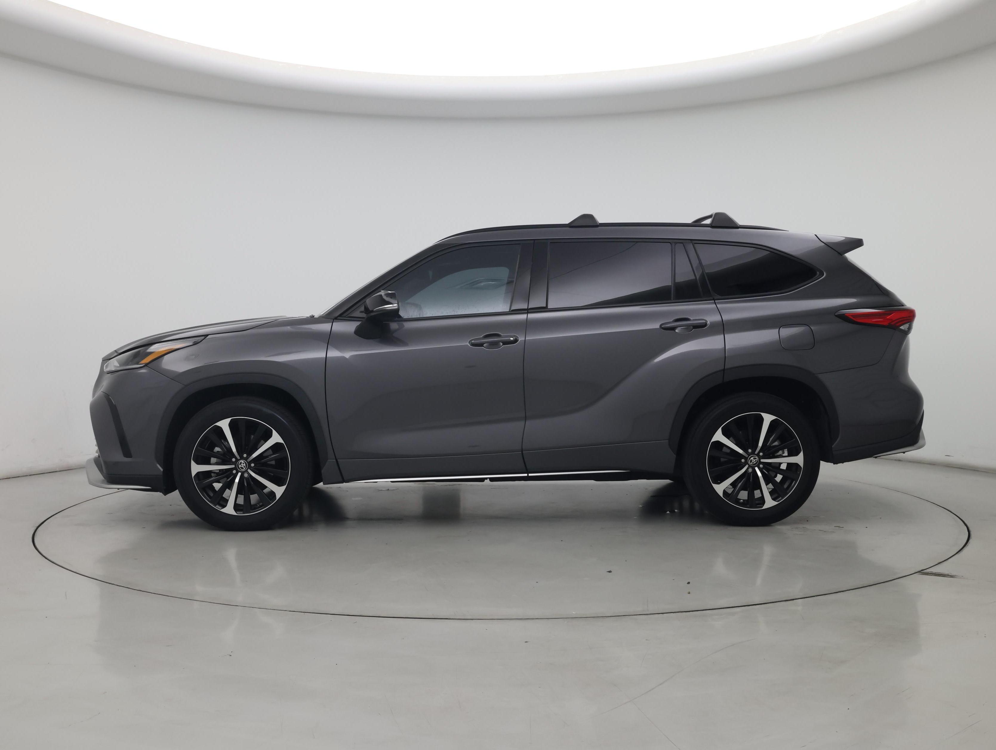 Thumbnail: 2021 Toyota Highlander - 3