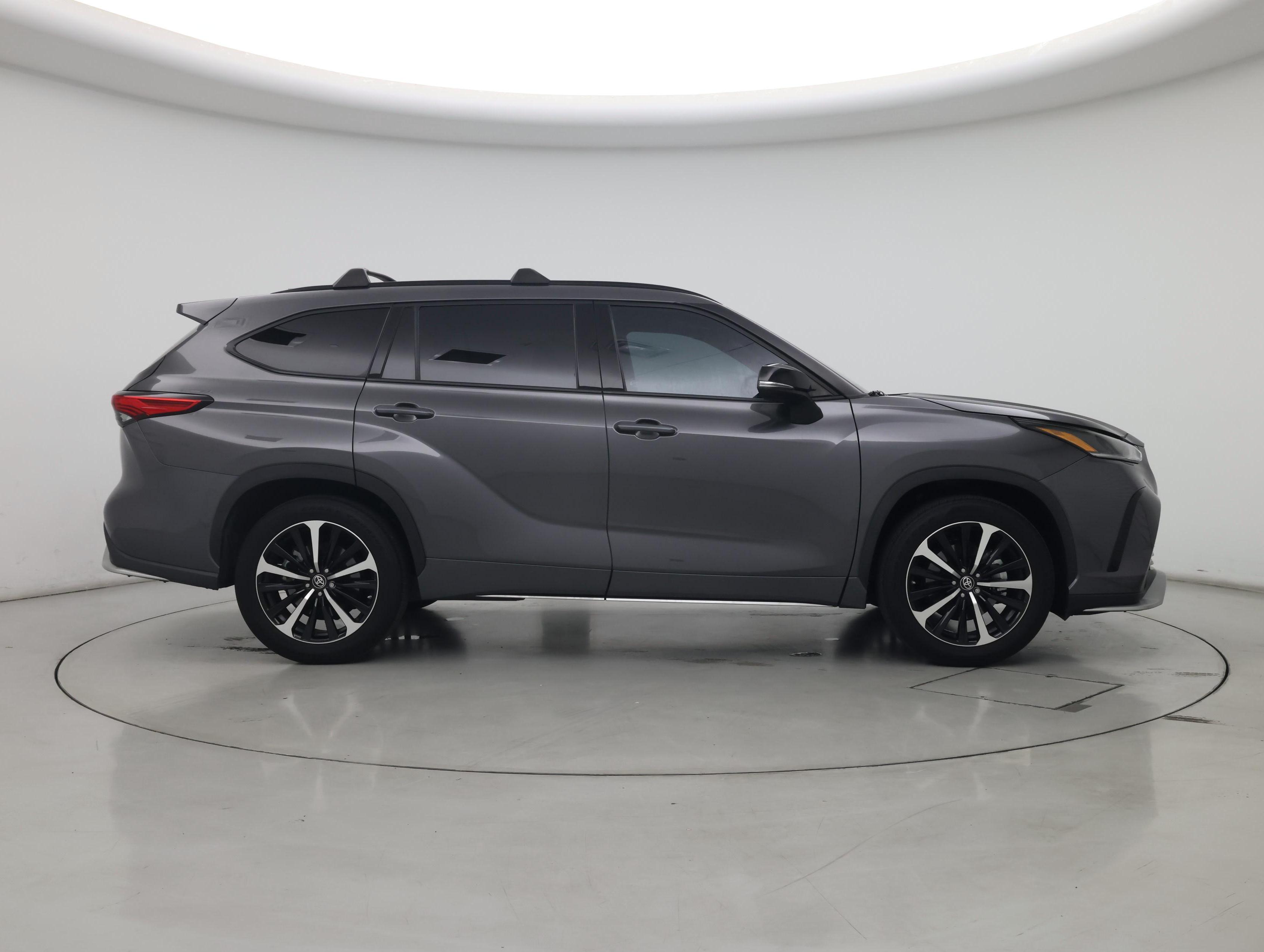Thumbnail: 2021 Toyota Highlander - 7