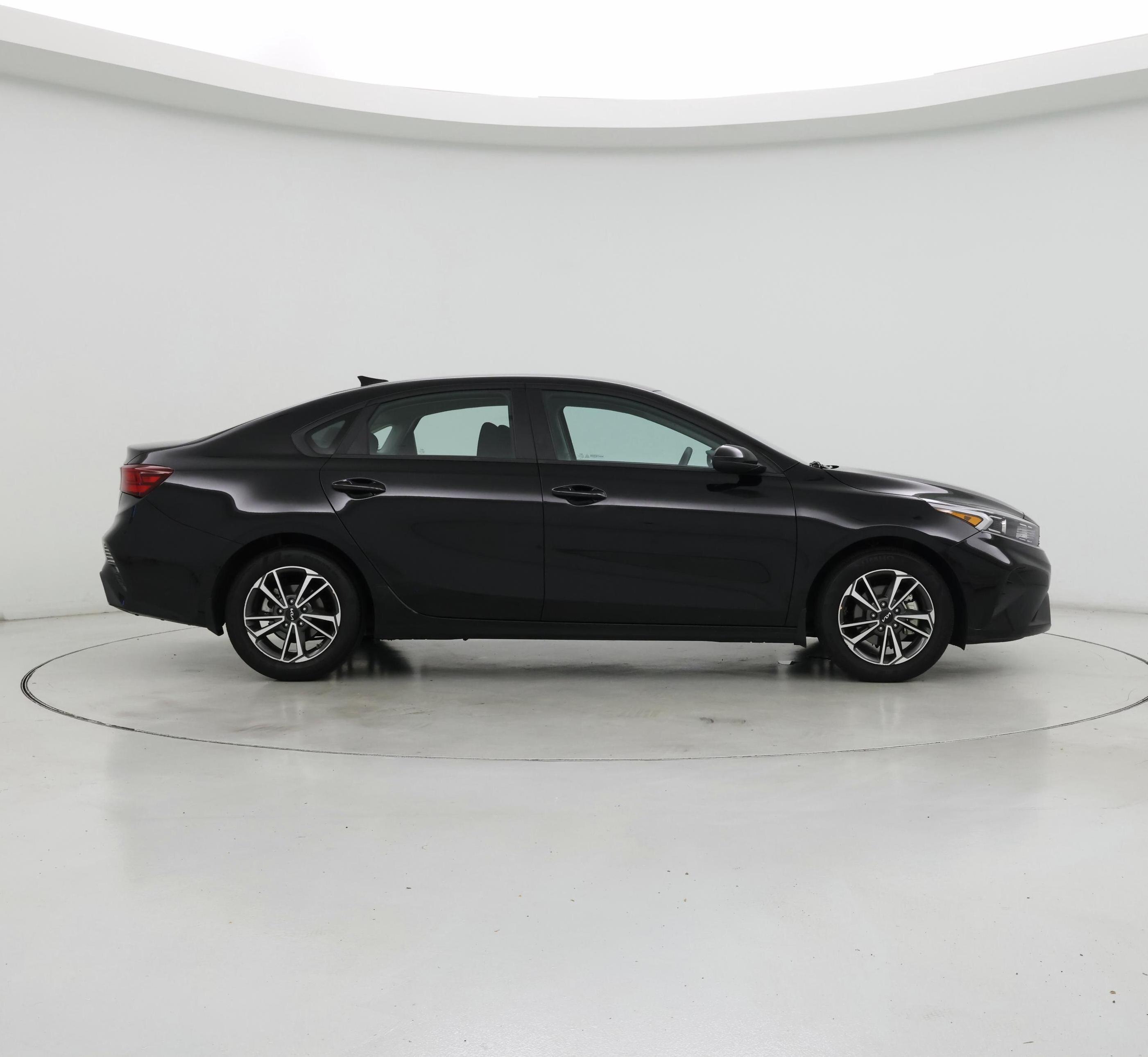 Thumbnail: 2023 Kia Forte - 7