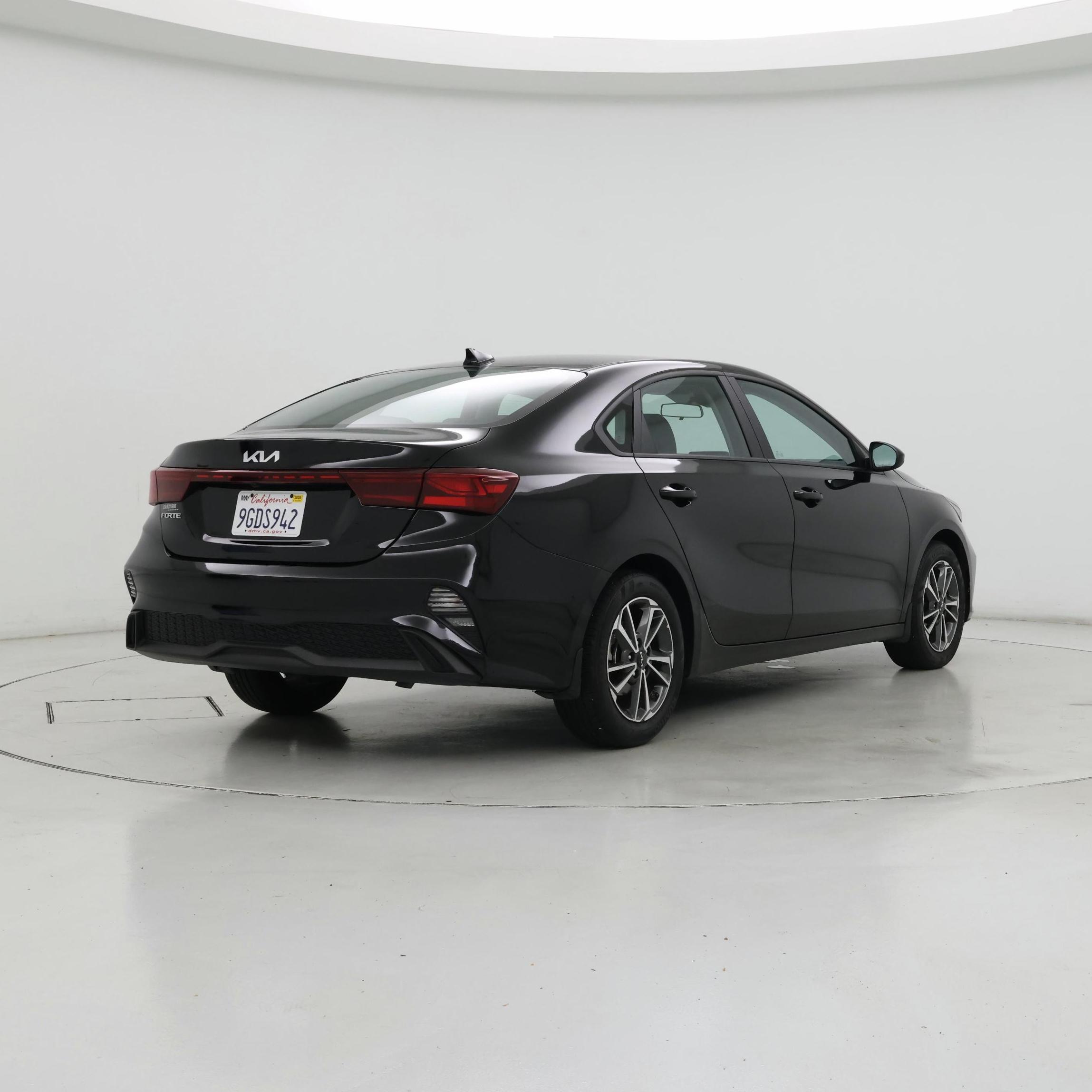Thumbnail: 2023 Kia Forte - 8