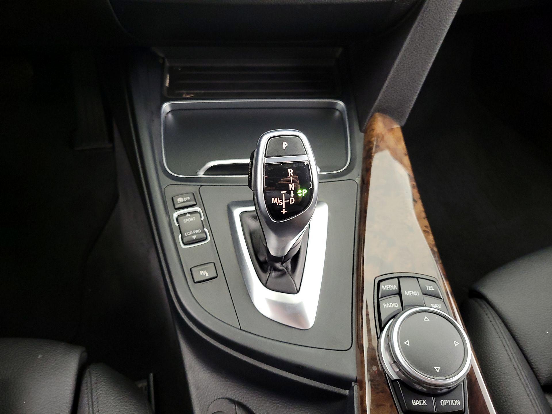 Thumbnail: 2016 BMW 3 Series - 18