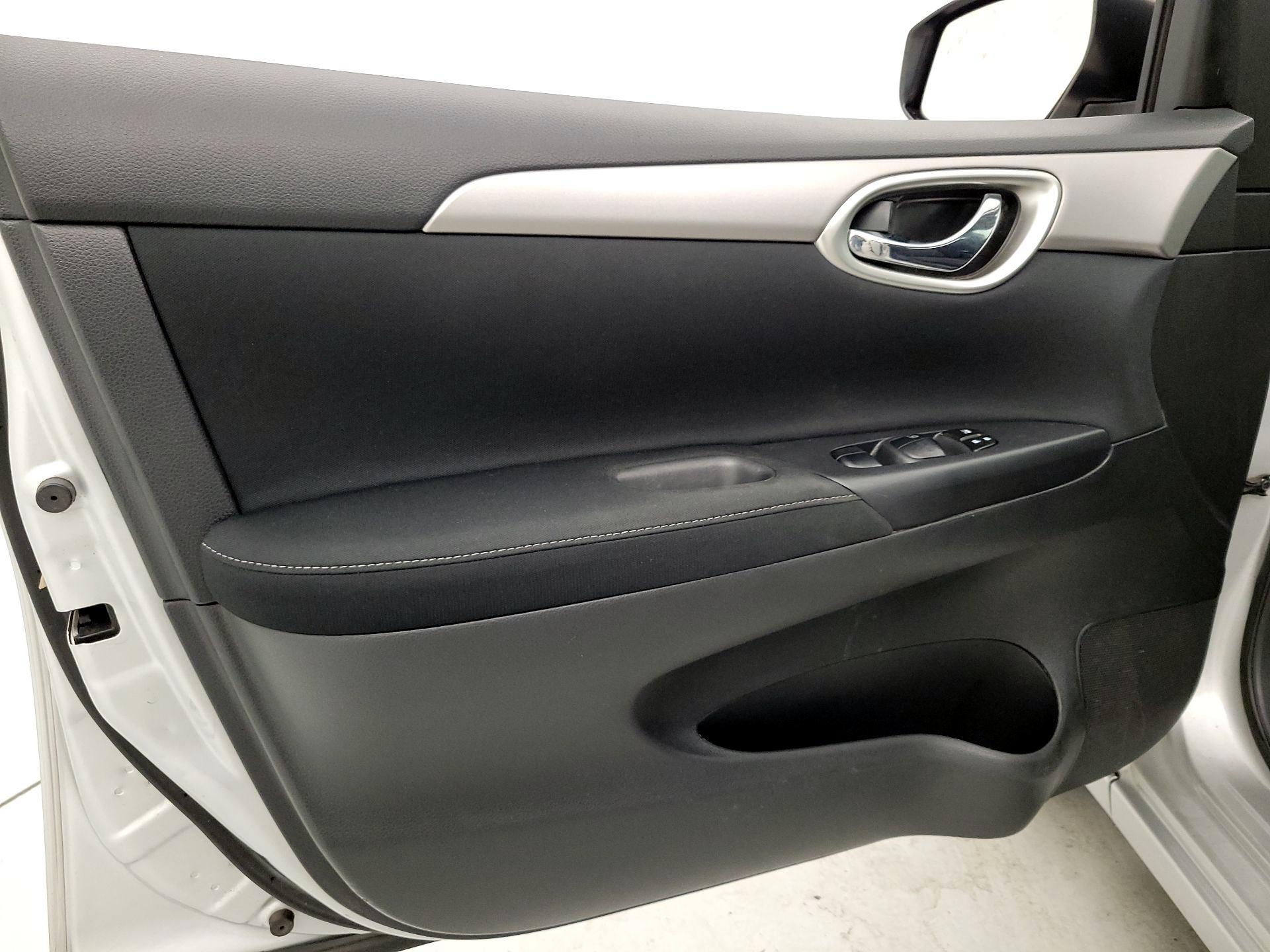 Thumbnail: 2015 Nissan Sentra - 12