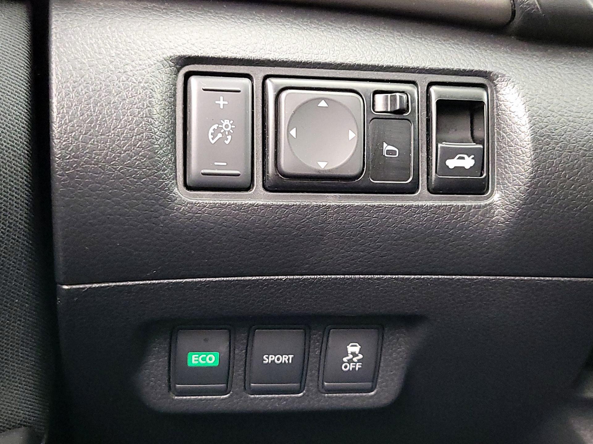 Thumbnail: 2015 Nissan Sentra - 13
