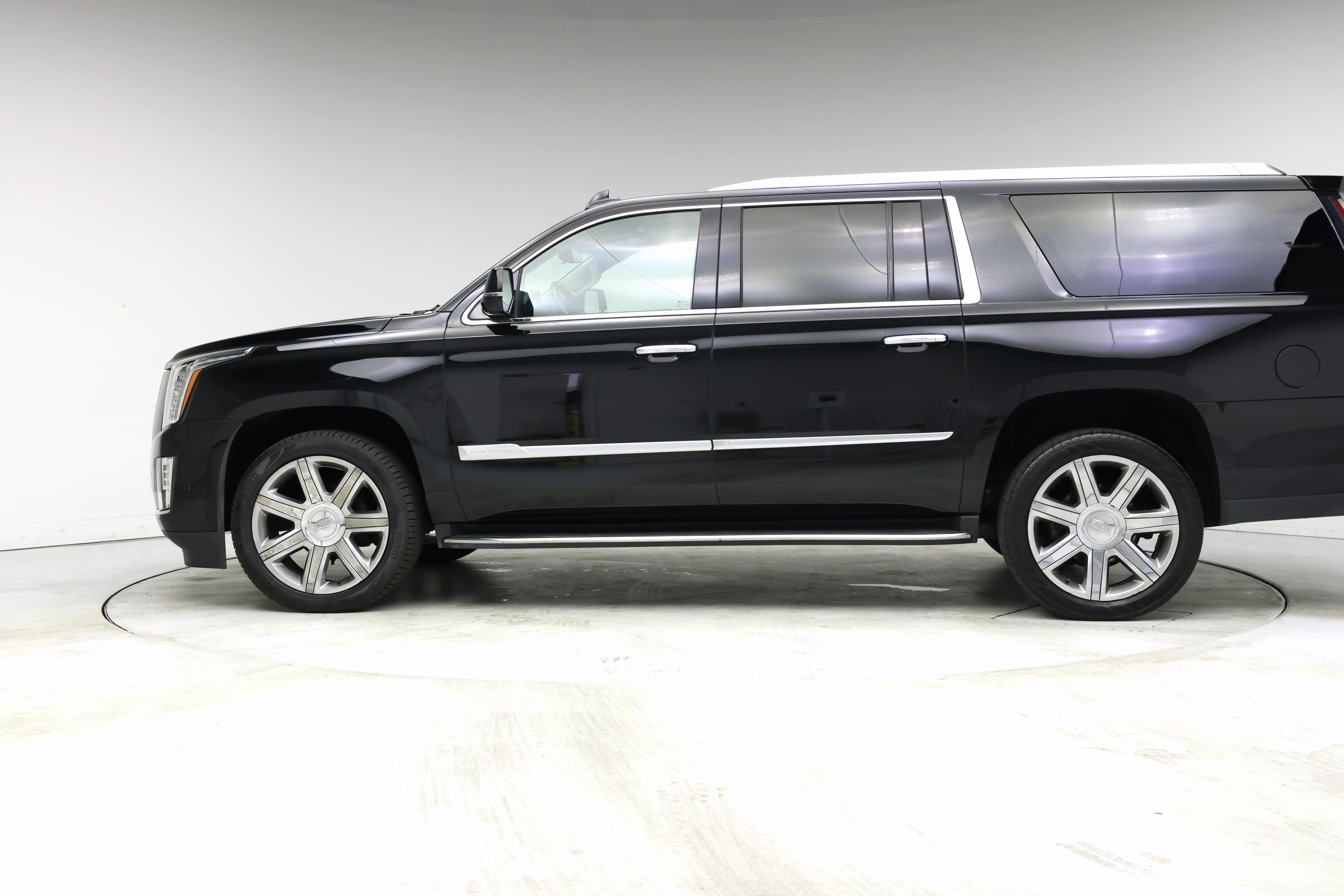 Thumbnail: 2019 Cadillac Escalade - 3