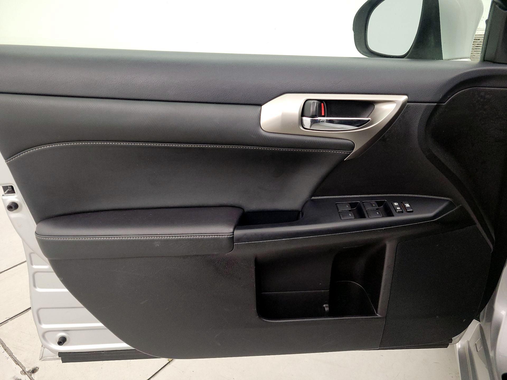 Thumbnail: 2016 Lexus CT - 12