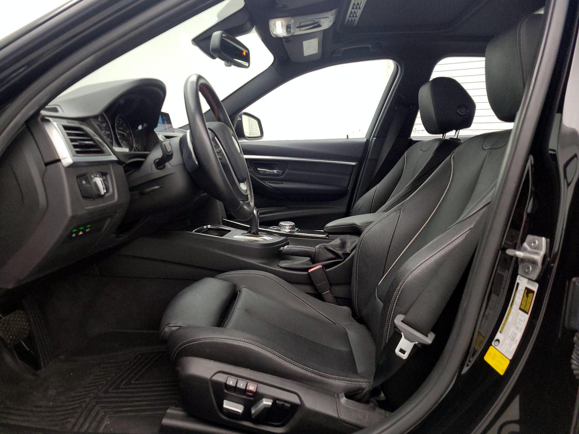 Thumbnail: 2016 BMW 3 Series - 11