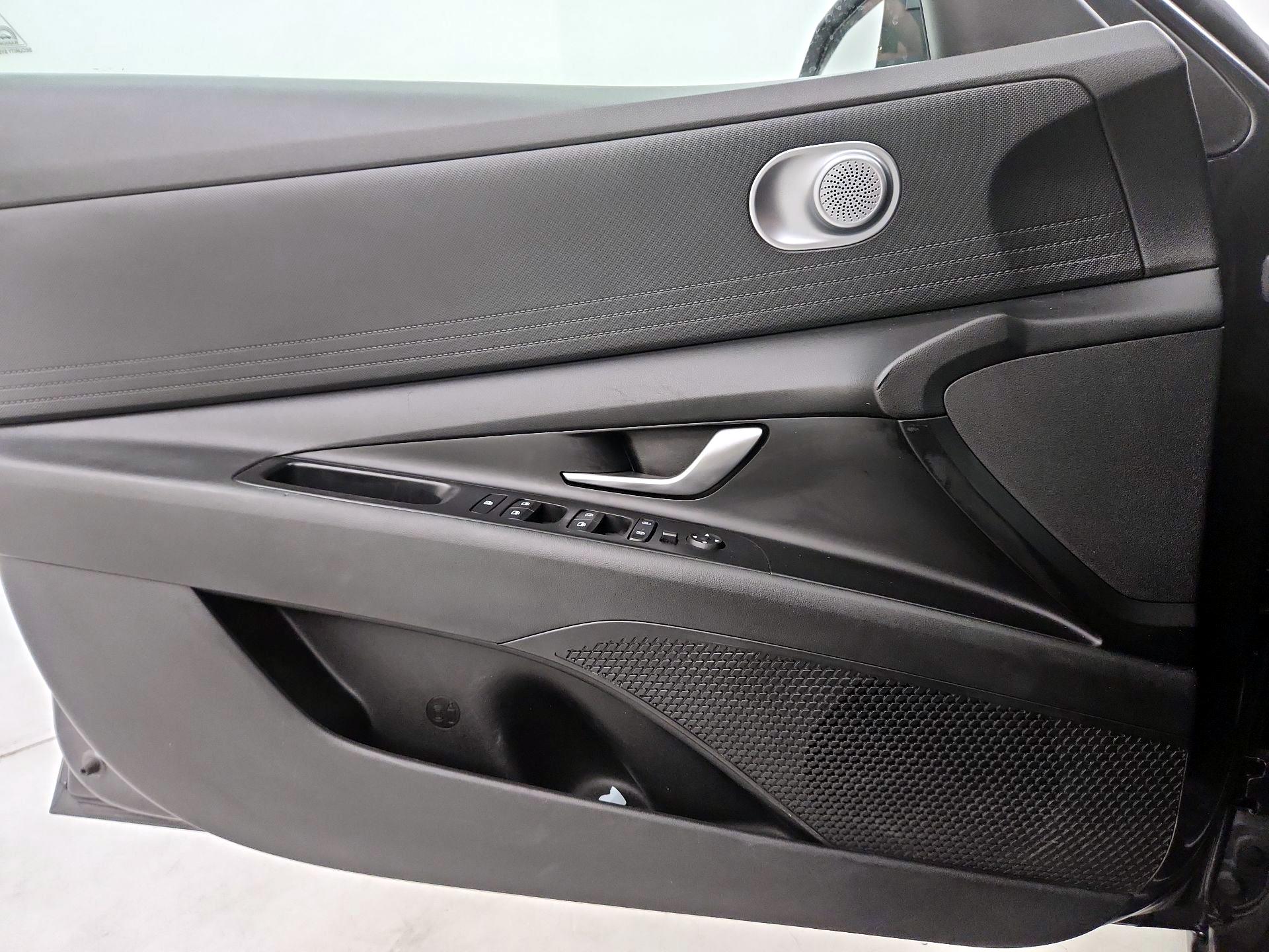 Thumbnail: 2021 Hyundai Elantra - 12