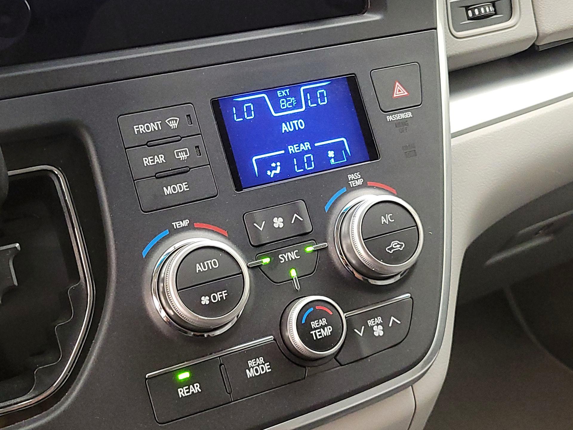 Thumbnail: 2017 Toyota Sienna - 16