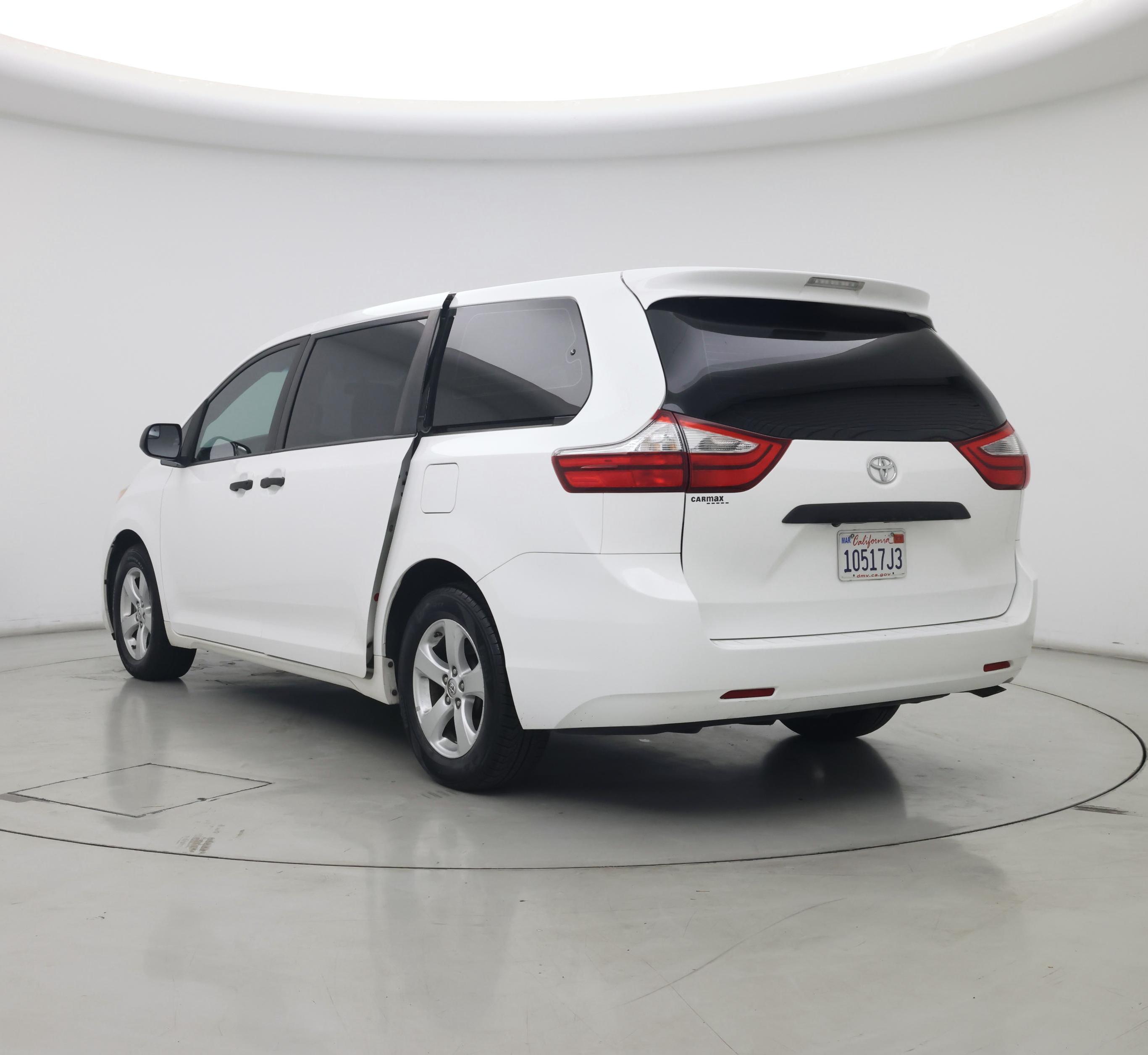 Thumbnail: 2017 Toyota Sienna - 2