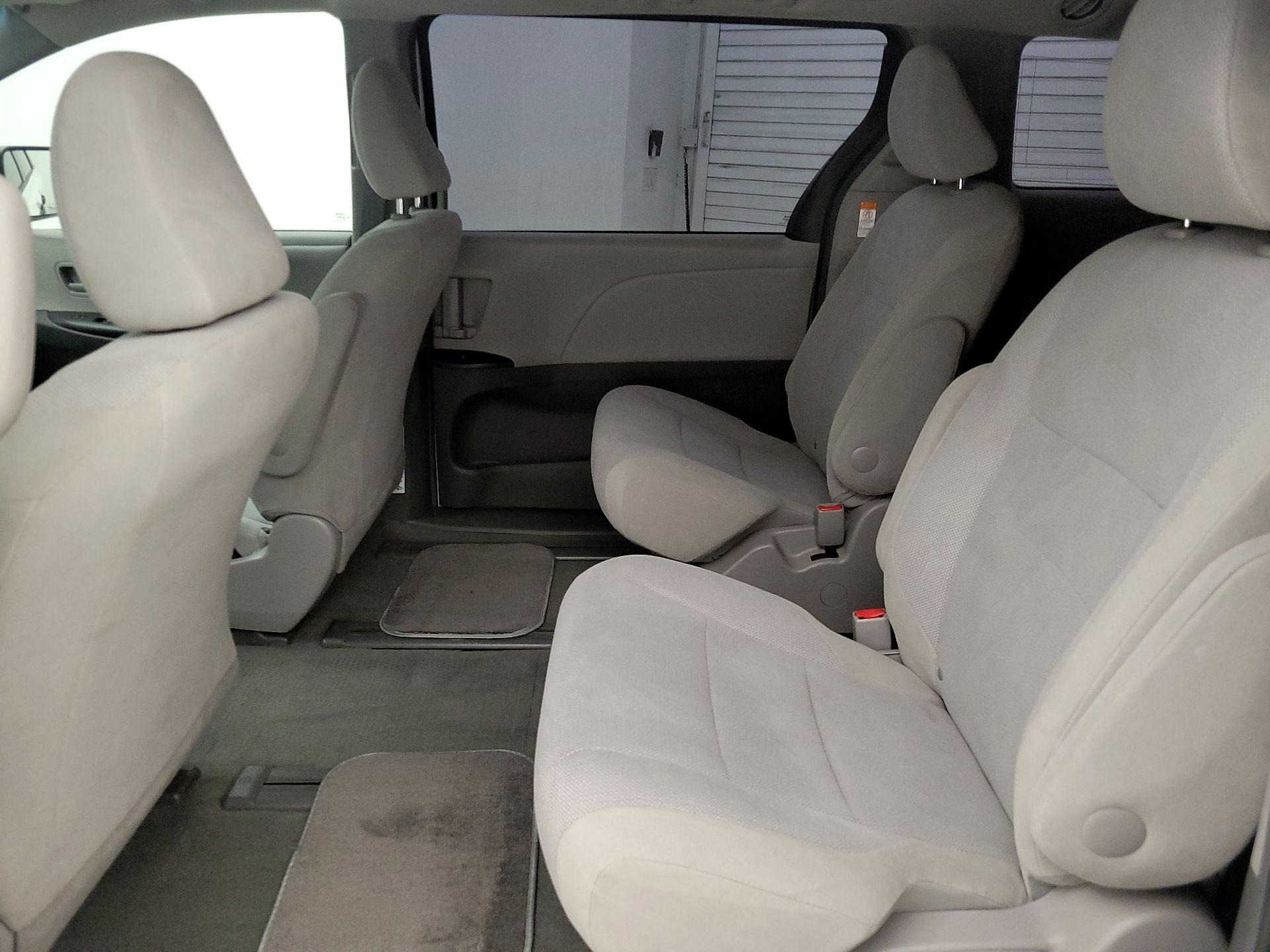 Thumbnail: 2017 Toyota Sienna - 19