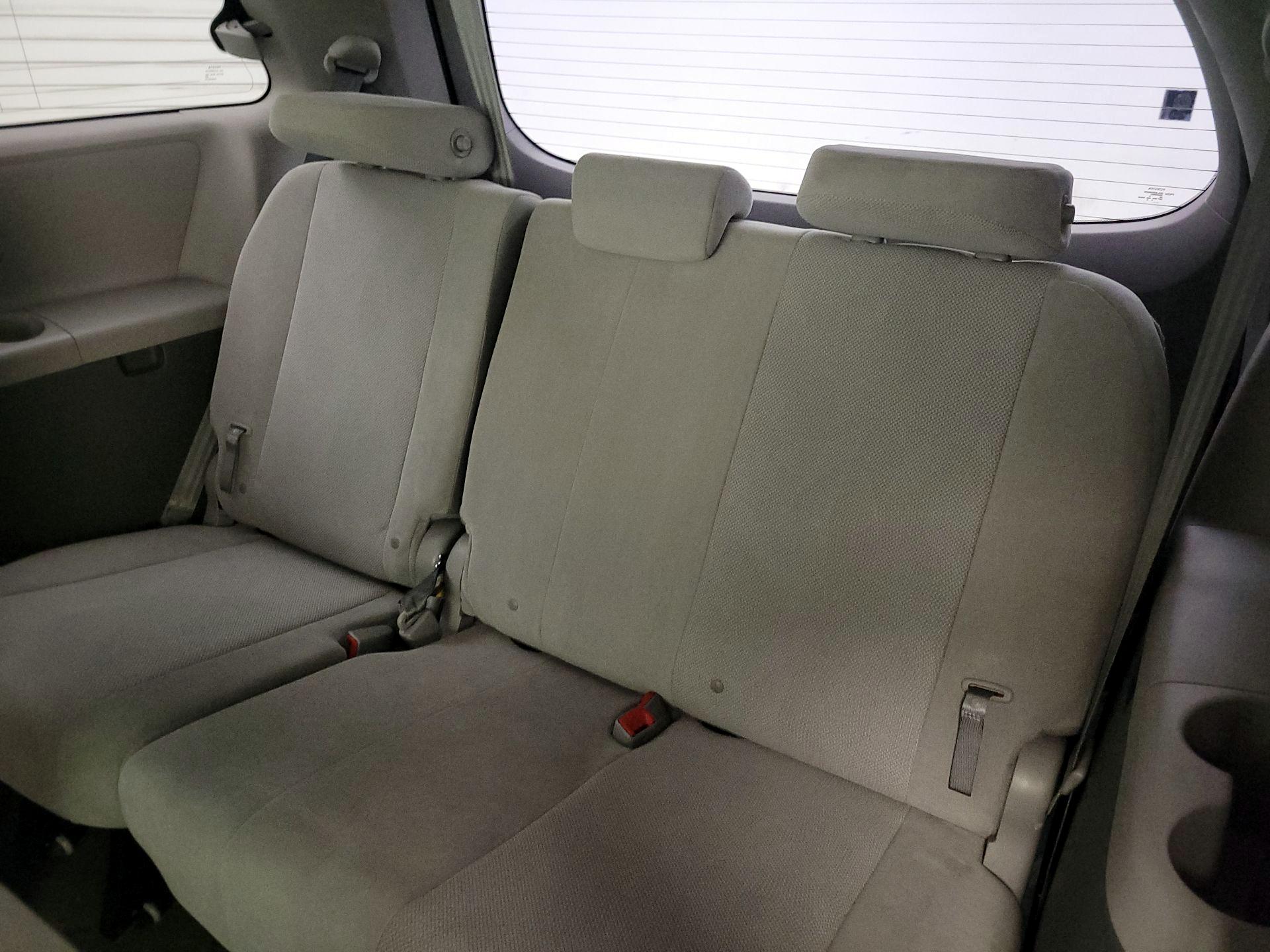 Thumbnail: 2017 Toyota Sienna - 20