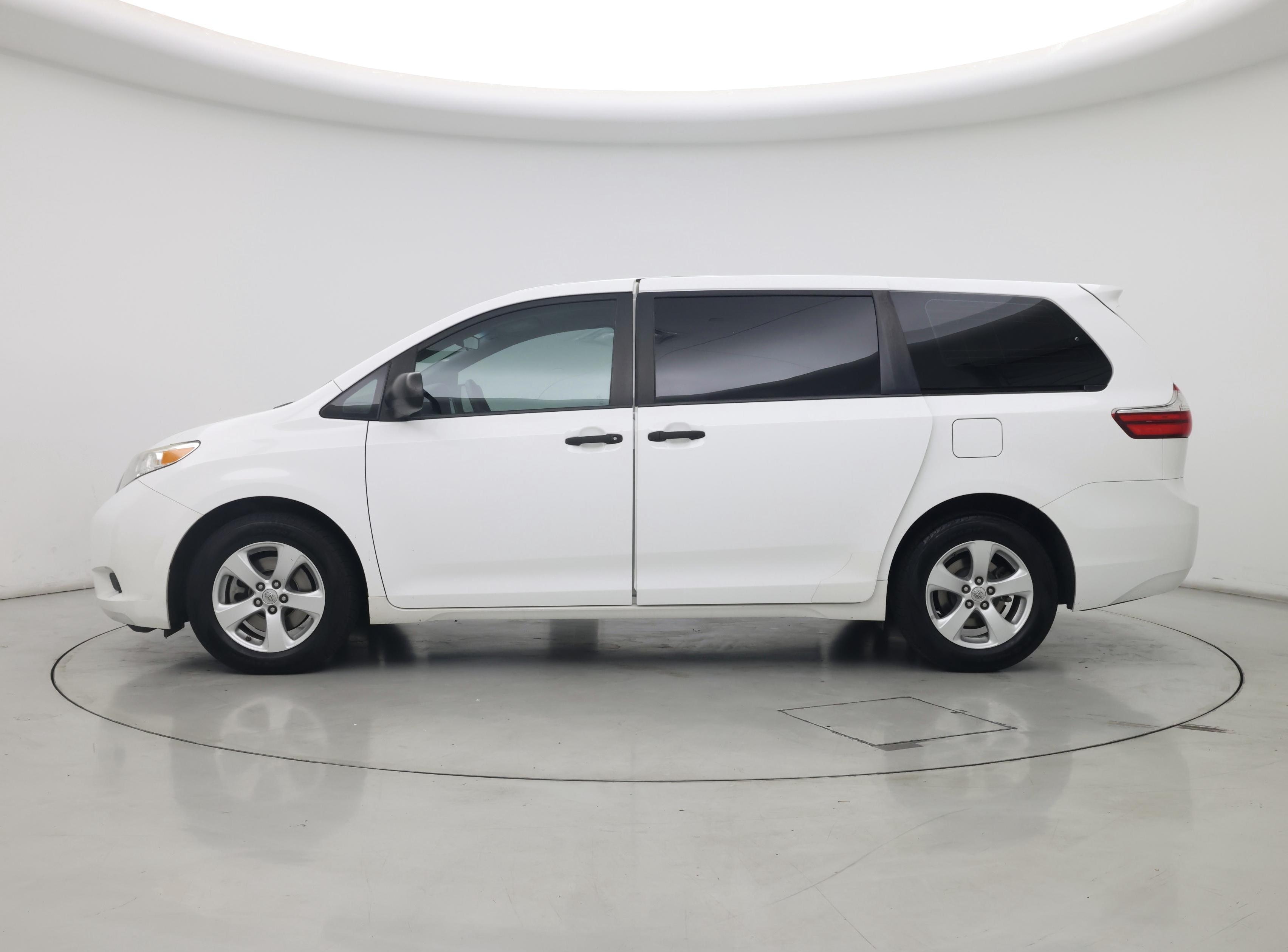 Thumbnail: 2017 Toyota Sienna - 3