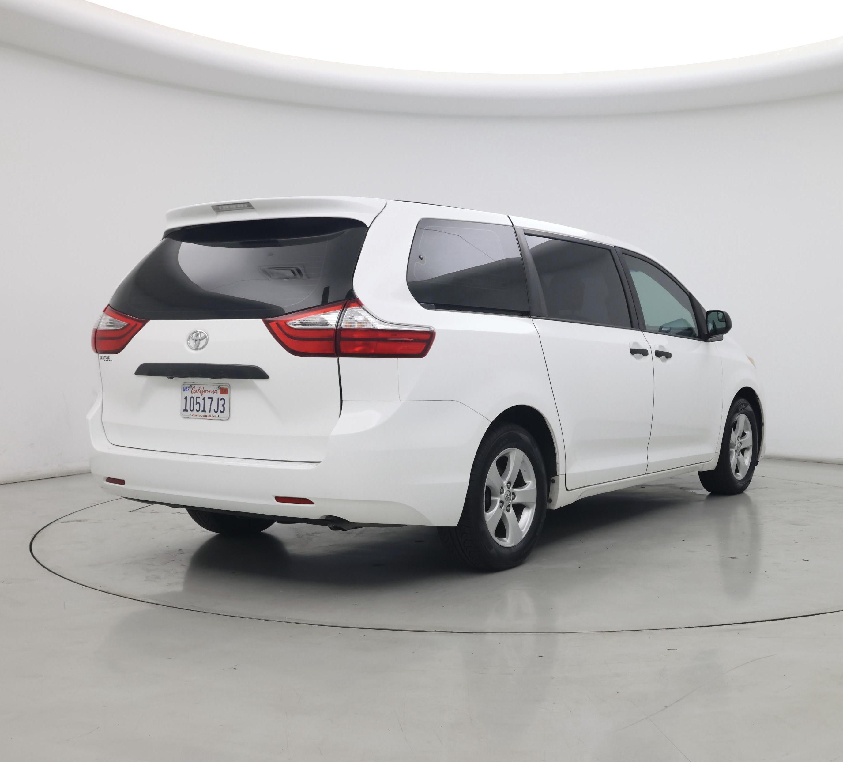 Thumbnail: 2017 Toyota Sienna - 8