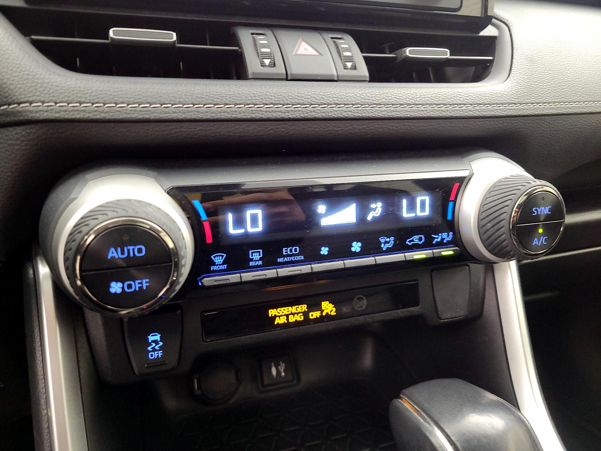 Thumbnail: 2019 Toyota RAV4 - 16