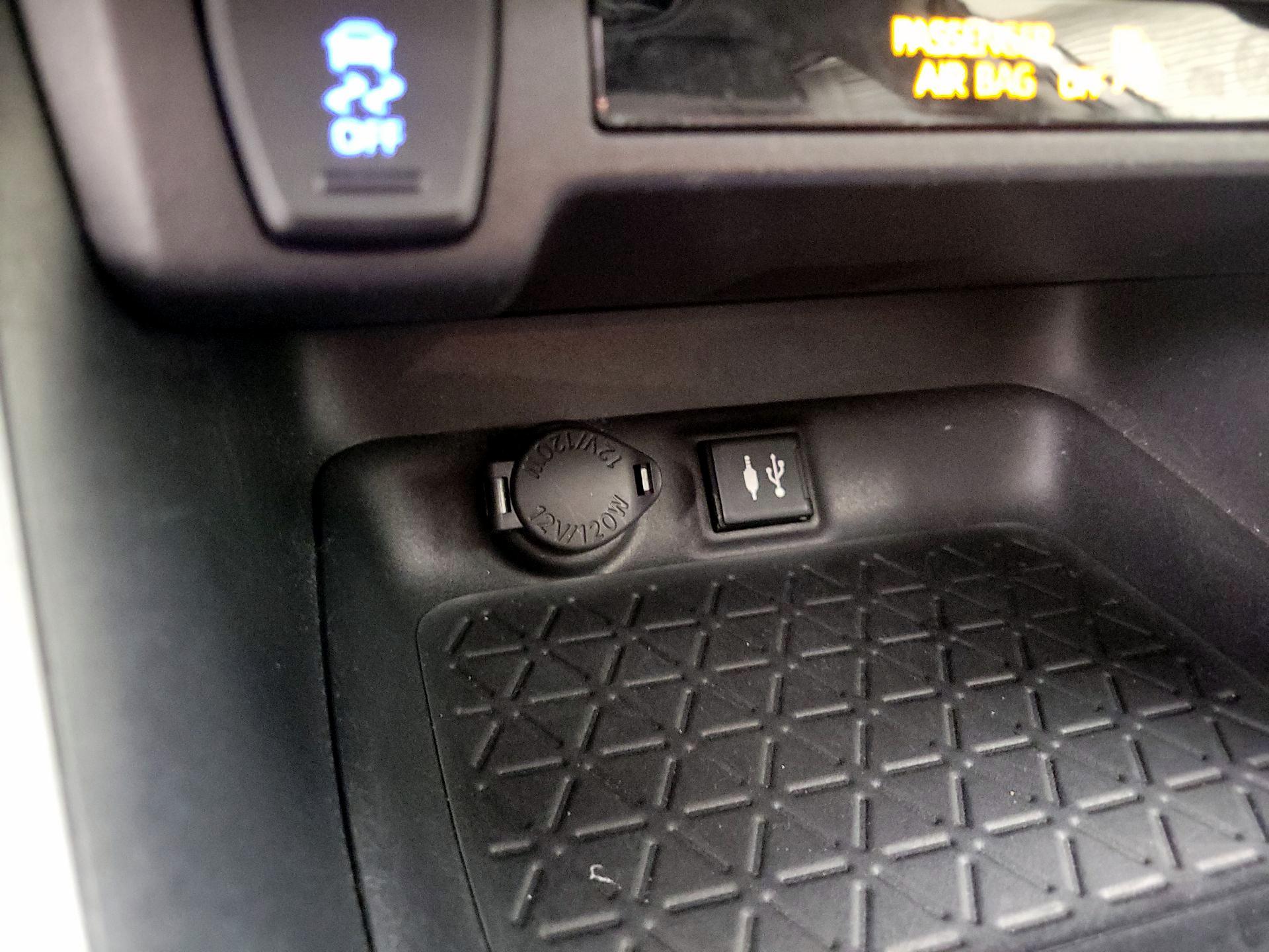 Thumbnail: 2019 Toyota RAV4 - 18